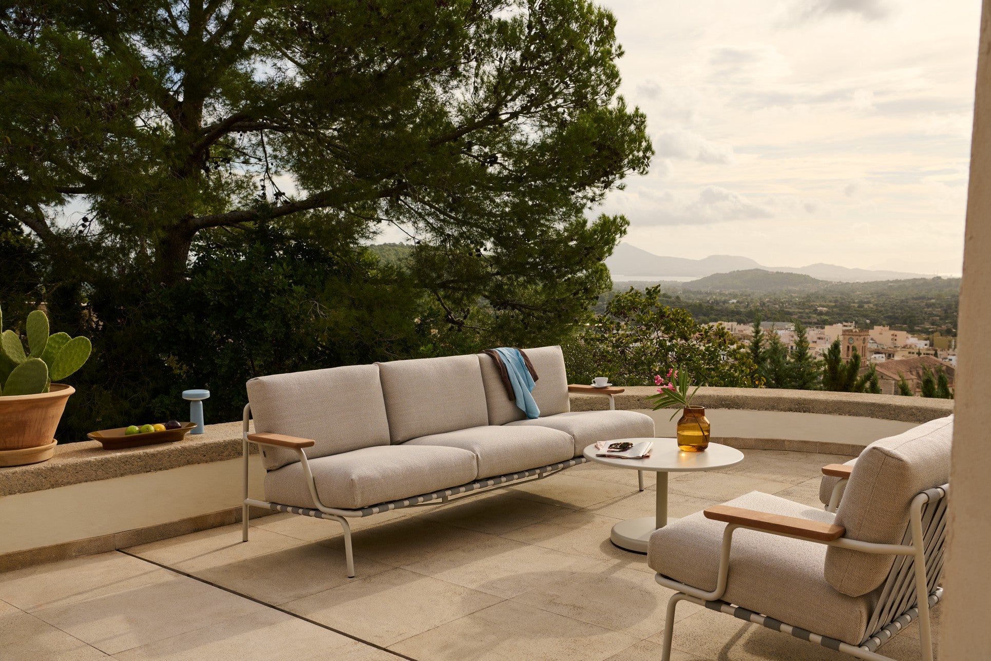 Outdoor coffee table LINEAR gray steel