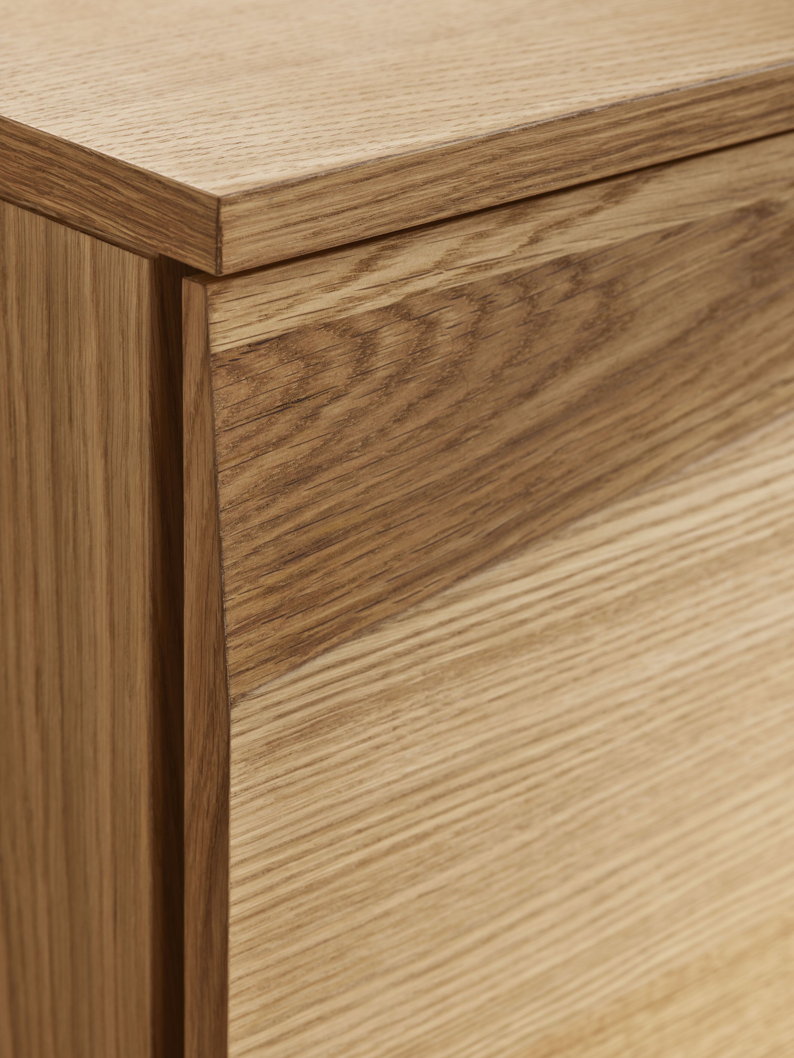 Chest of drawers Silent oak wood