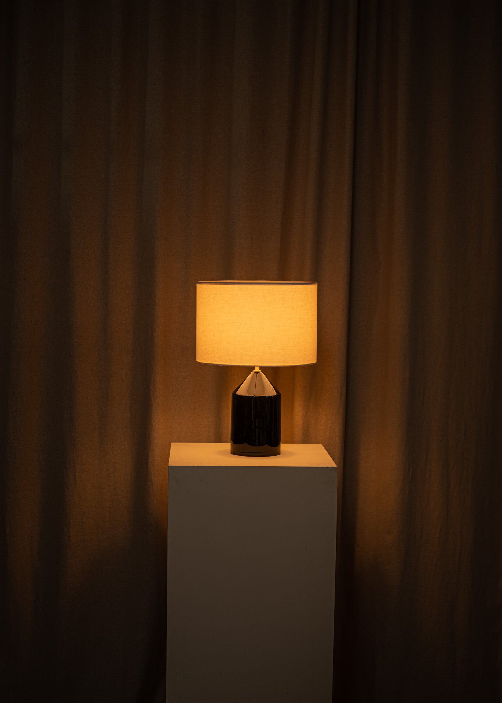 Keramická stolní lampa JOSEF černá