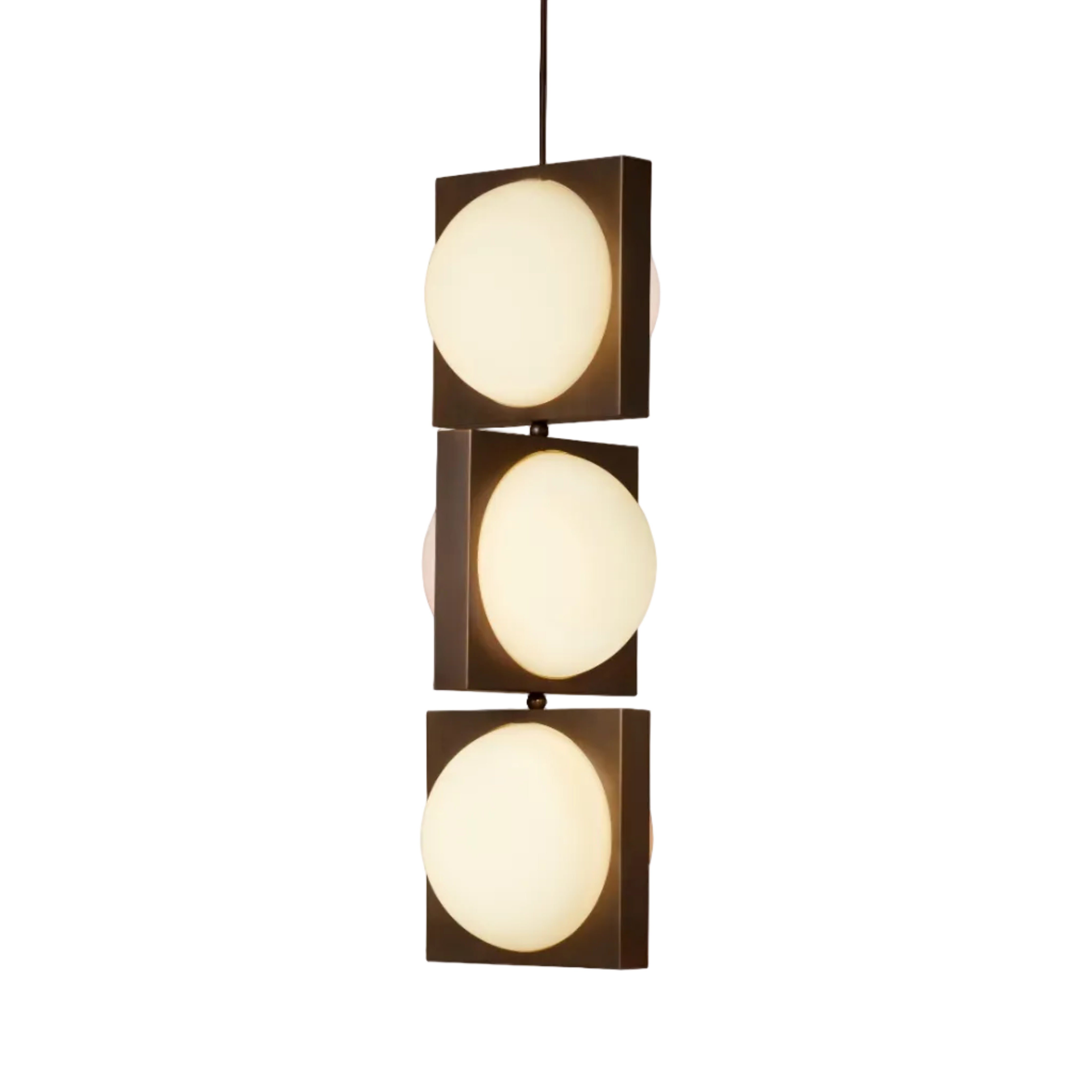 Lampa visící SOLSTICE TRIO s opálovým stínidlem a černěným mosazným detailem.