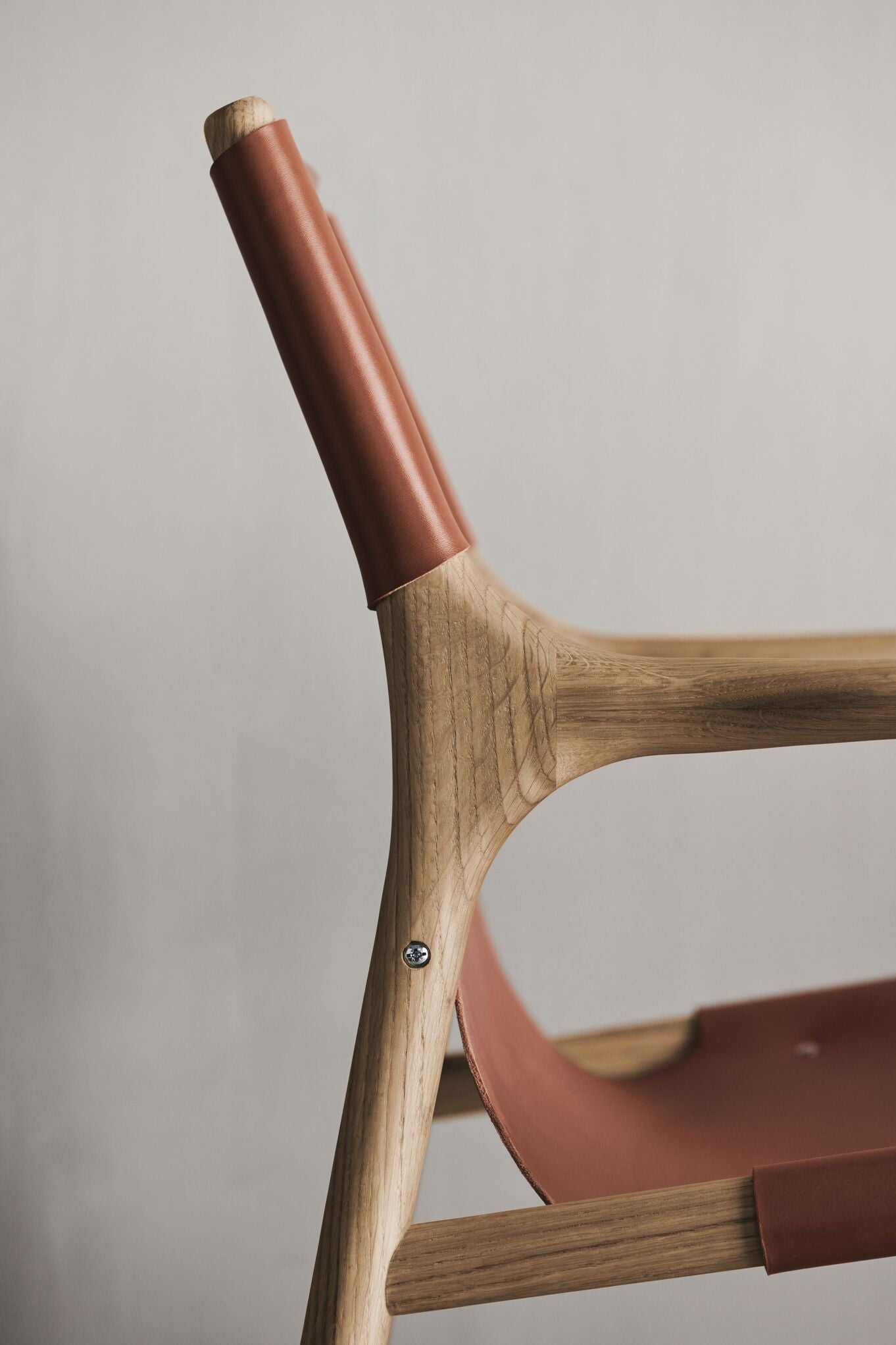 Křeslo SOUL béžové s bílým podstavcem