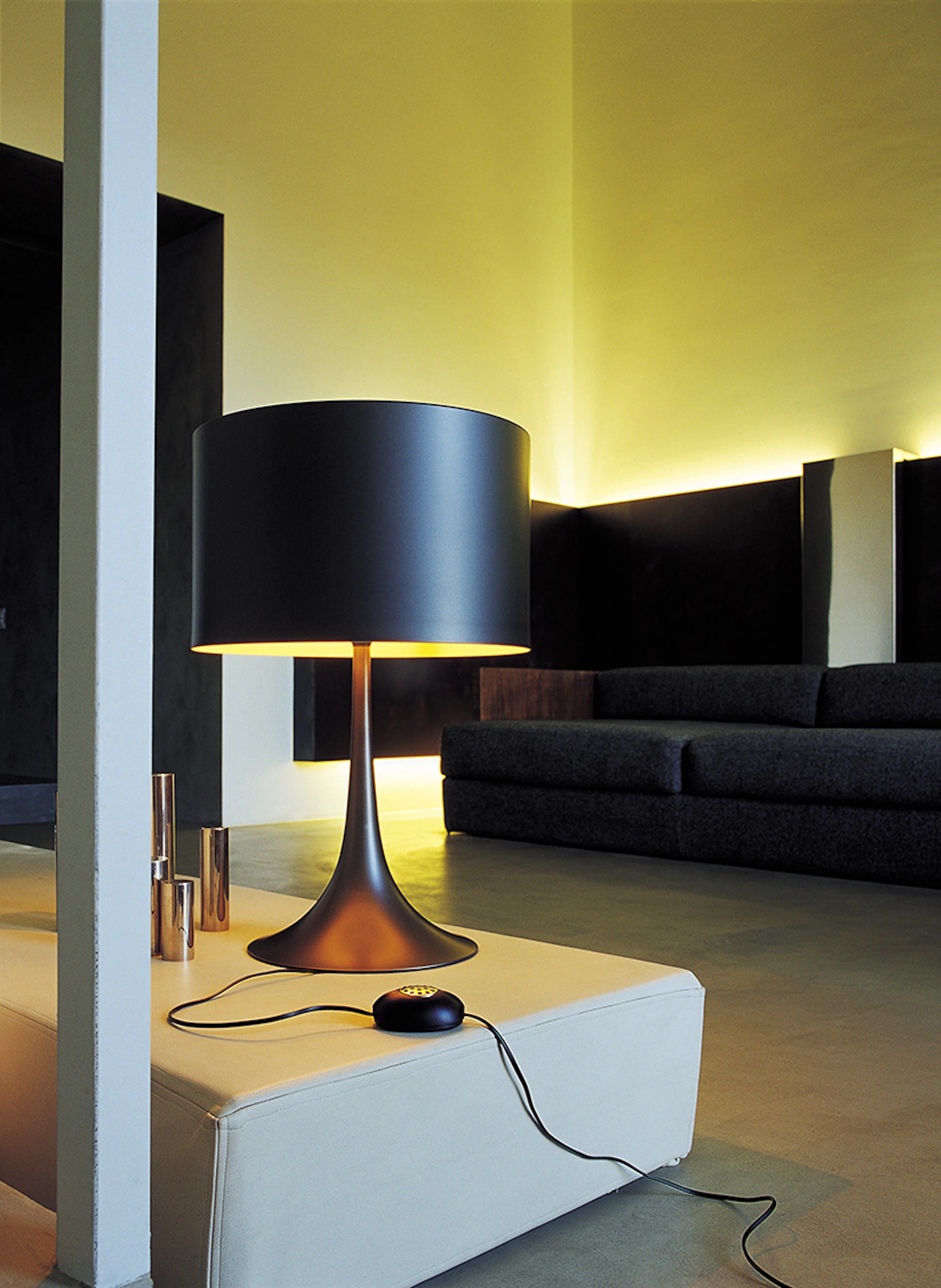 Stolní lampa SPUN LIGHT černá
