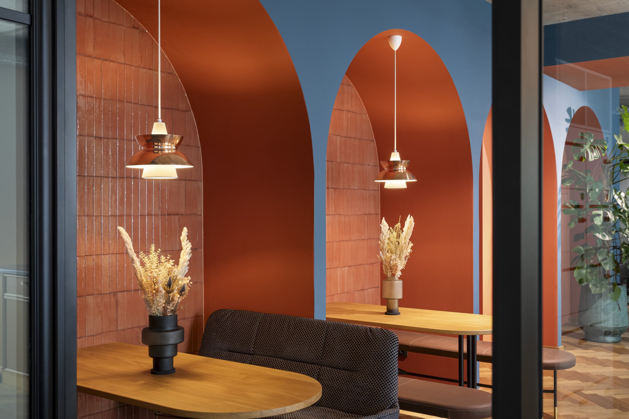 Závěsné svítidlo DOO-WOP bílé s měděným povrchem