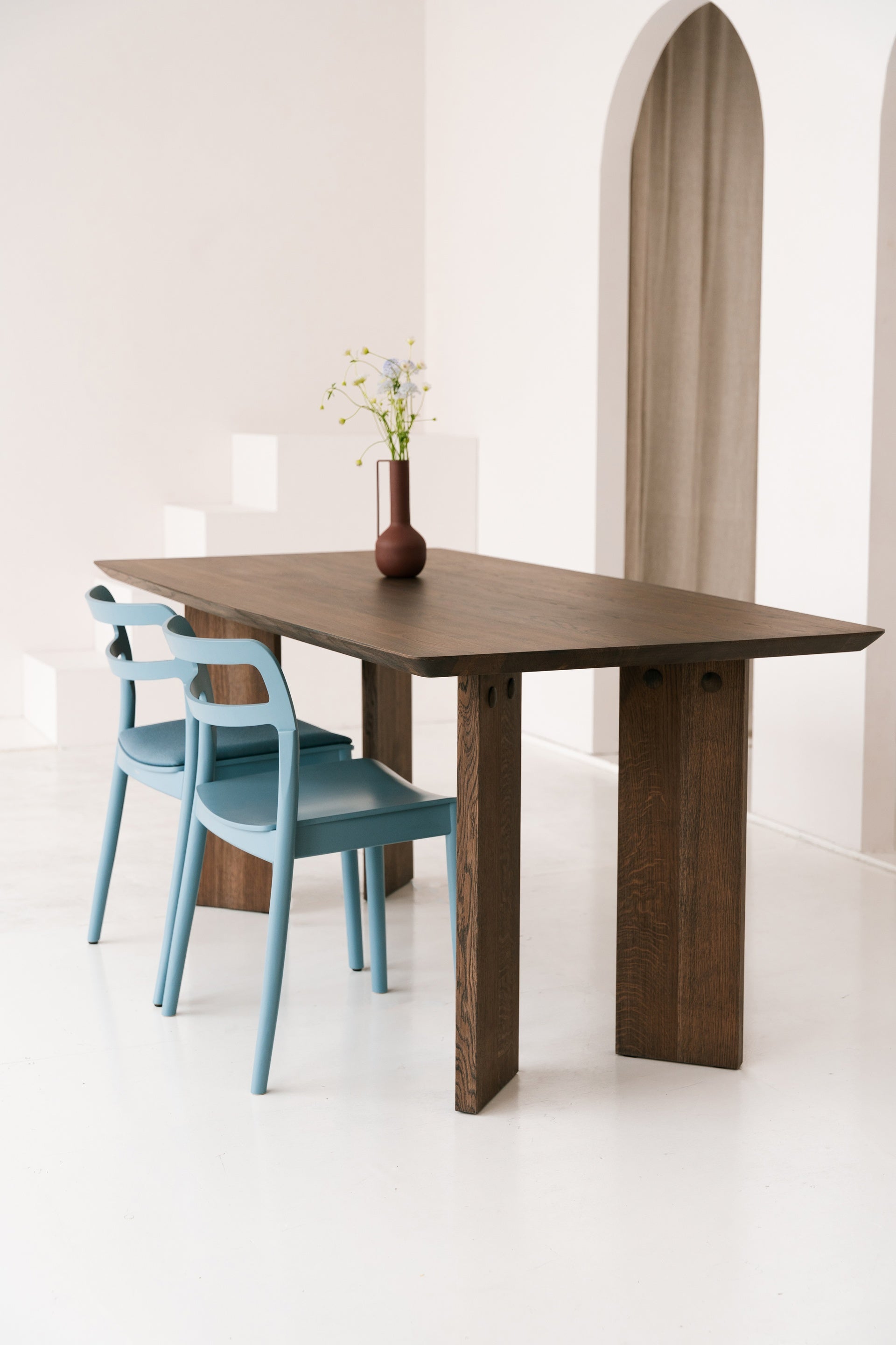 KALA Table in Oak Wood
