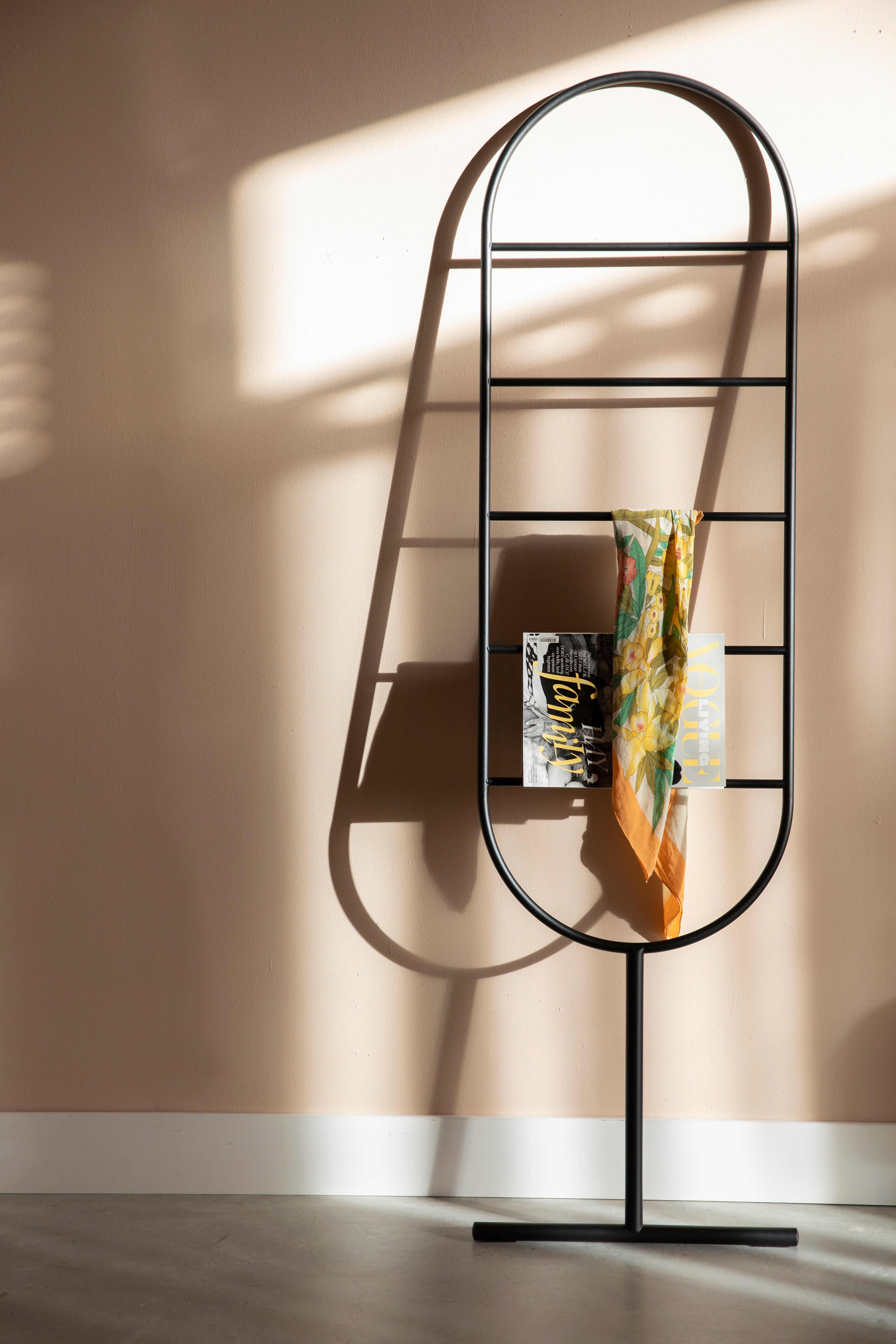 Hanger TESS černý