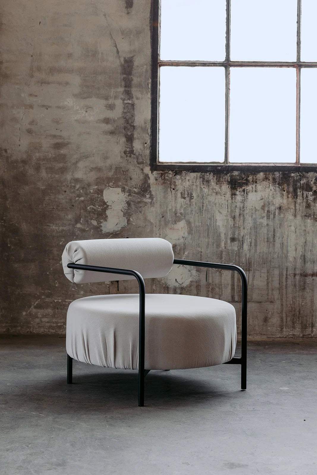 Křeslo SAFFRON LOW čalouněné