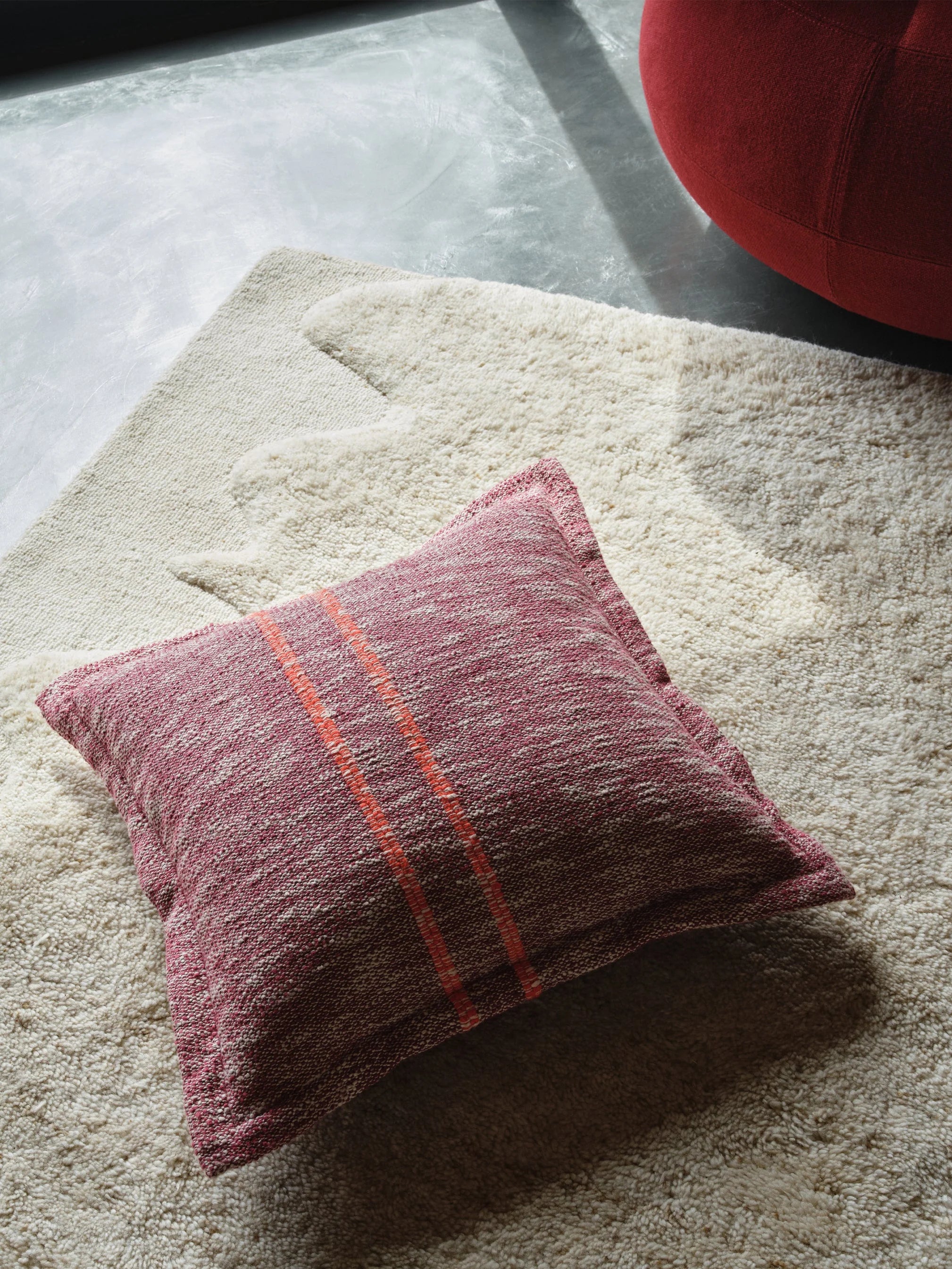 TRACK cushion burgundy with orange