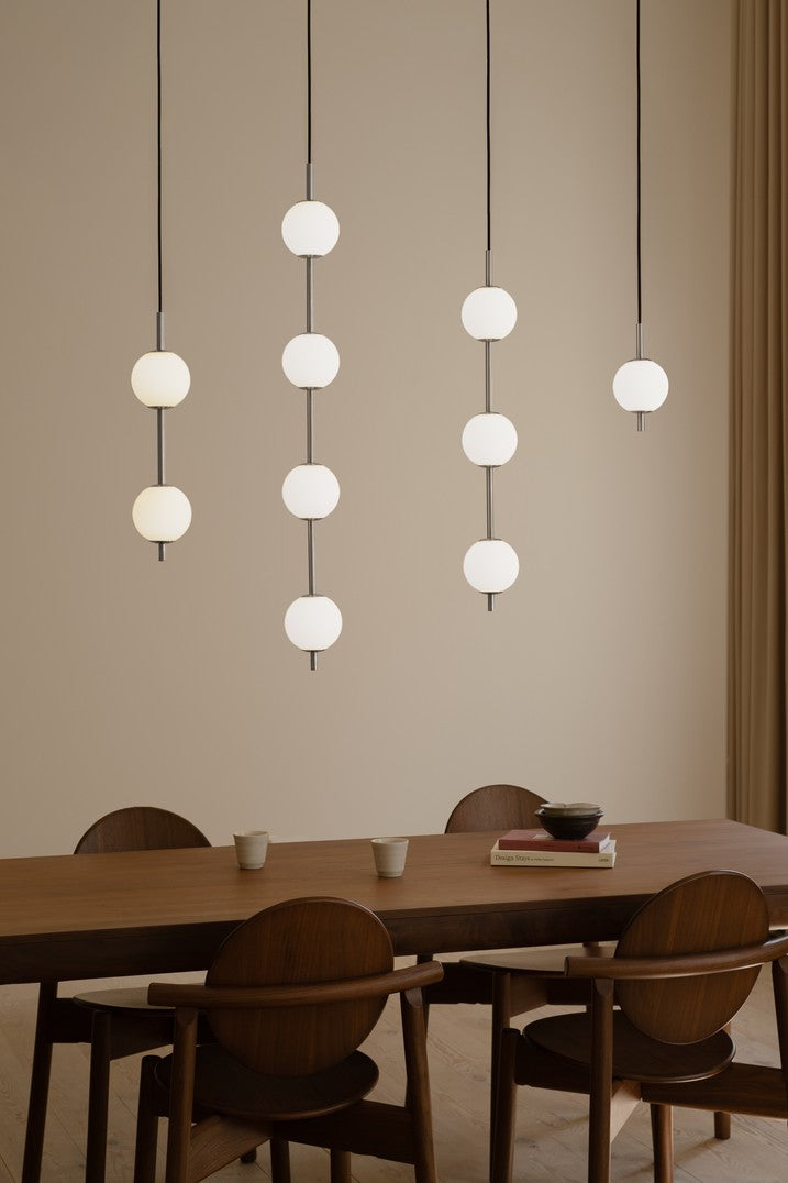 Závěsné svítidlo AUDREY bílé se stříbrným detailem