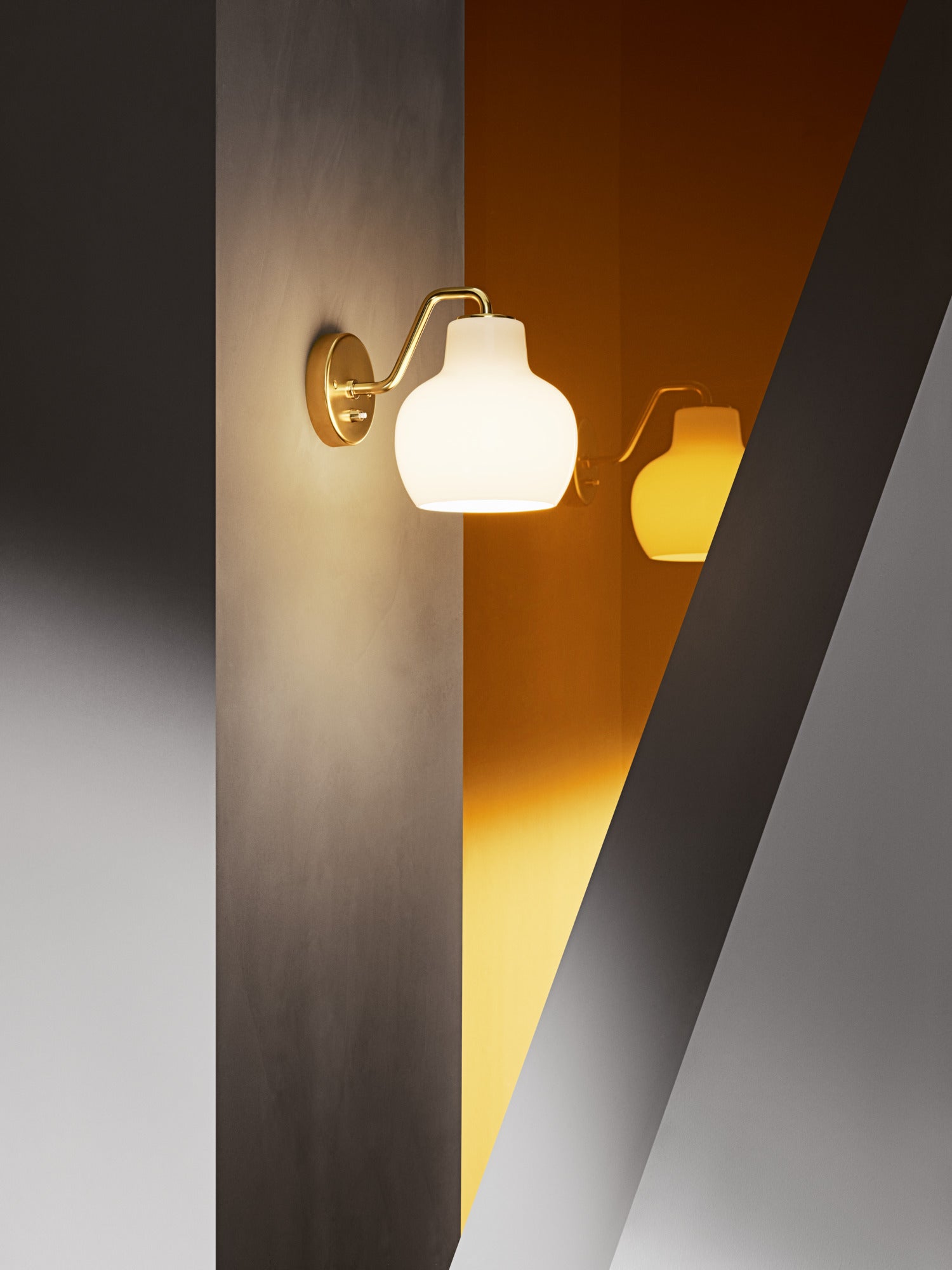 Nástěnná lampa VL RING CROWN 1 bílá s mosazným podstavcem