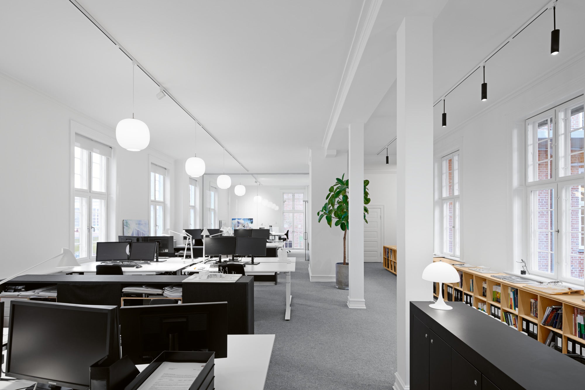 Stolní lampa NJP bílá
