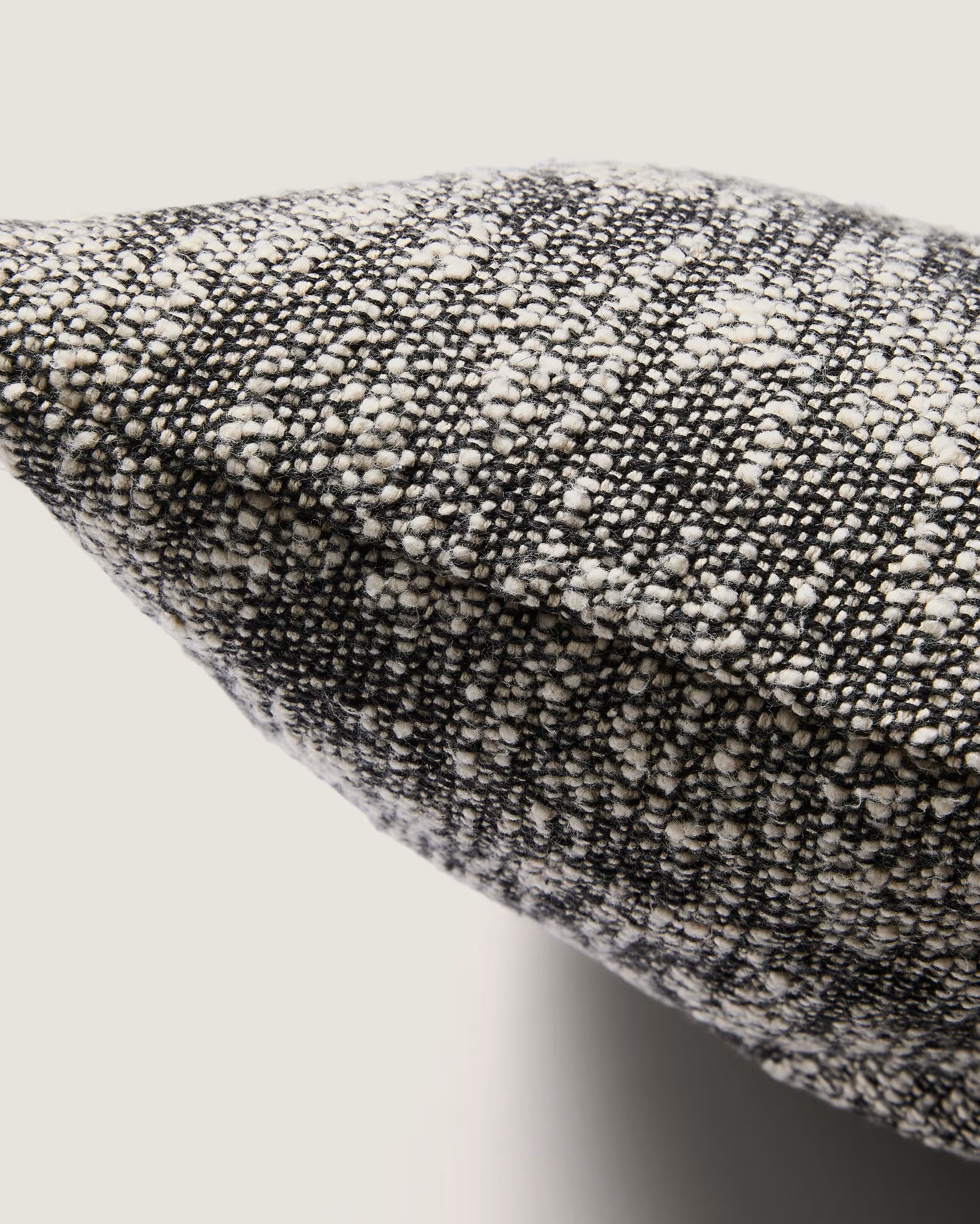 MEVINA cushion cover white with black