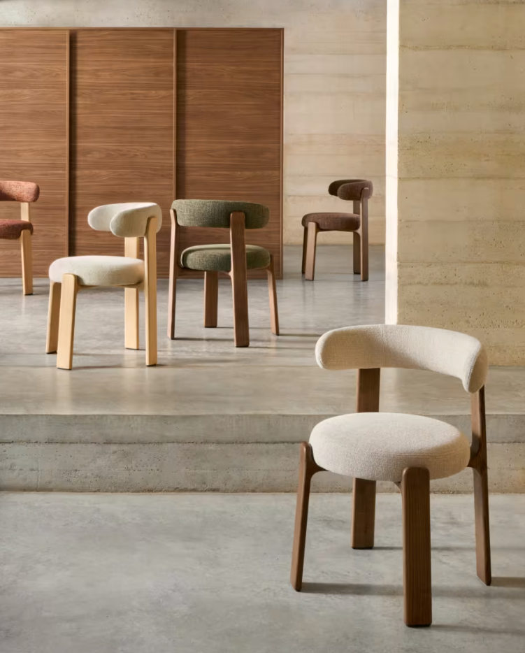 GRANITE chair in green chenille with a dark ash base