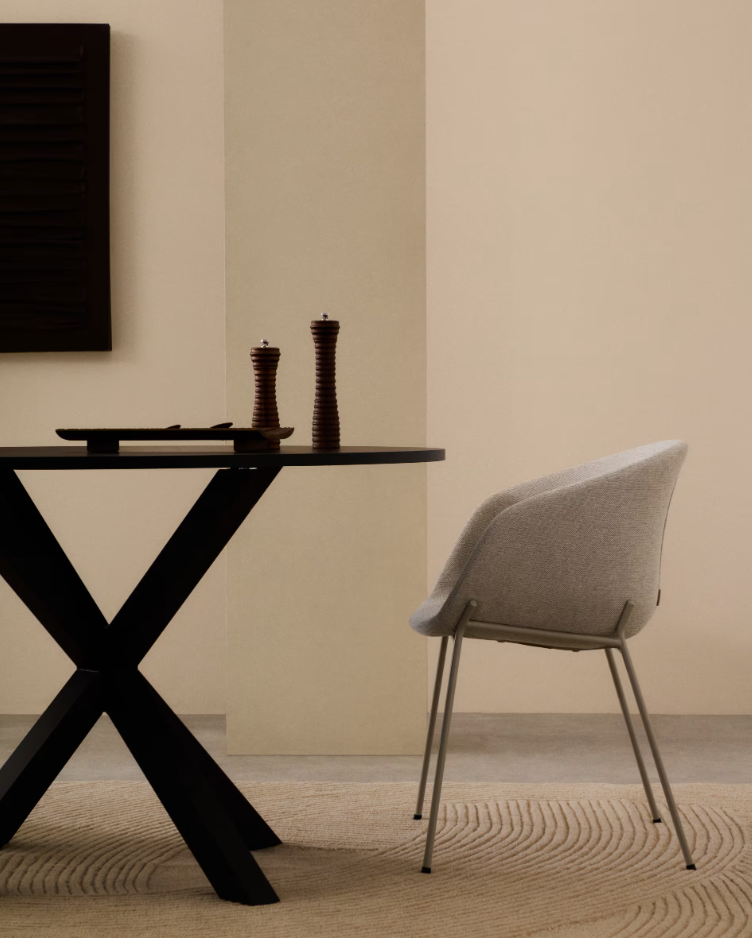 Židle YVETTE béžová s béžovým podstavcem