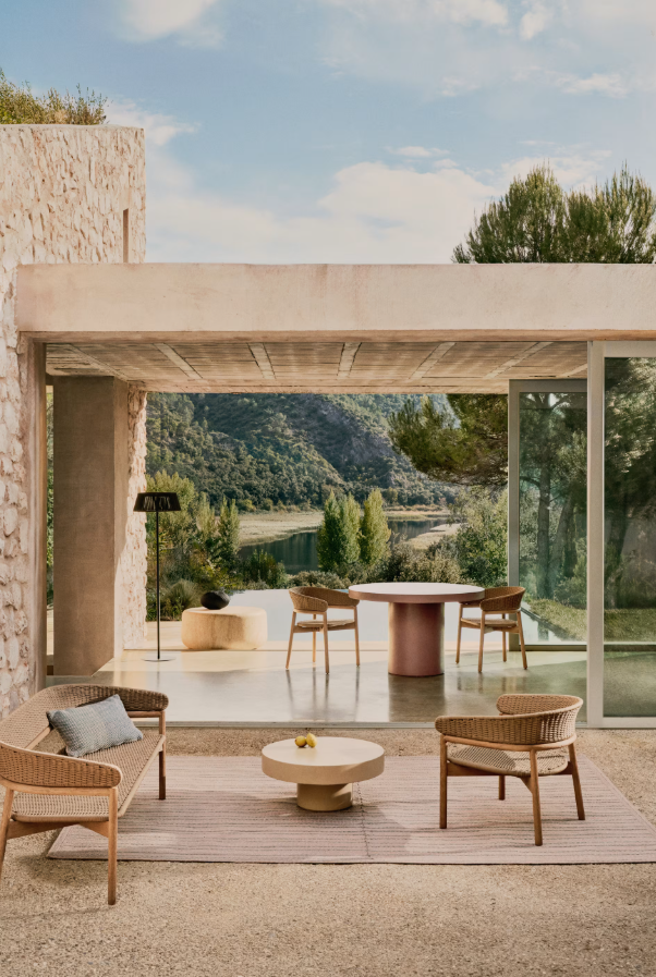 Arinella external chair solid acacia wood with a beige rope