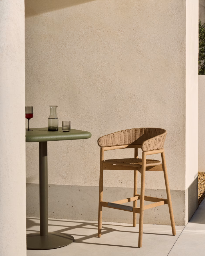 Venkovní hoker ARINELLA z lehkého akáciového dřeva s béžovým lanem