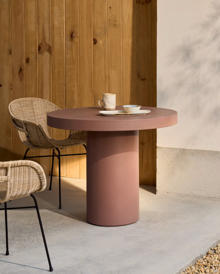 Zahradní stůl AIGUABLAVA cement v barvě terakoty