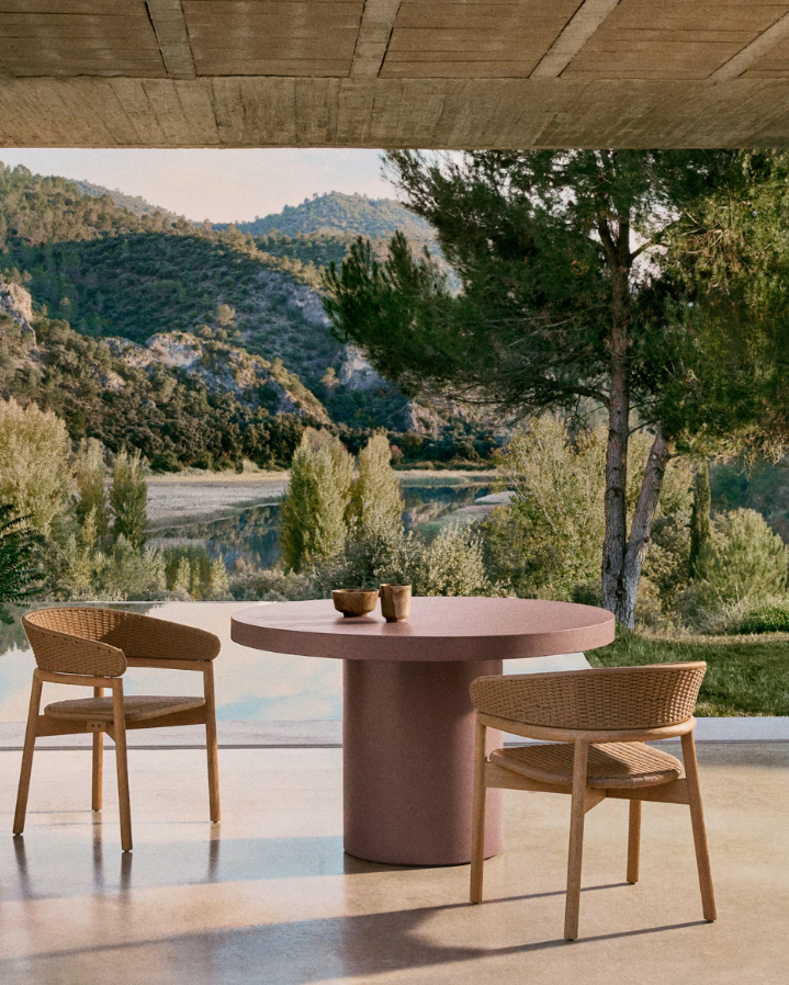 Zahradní stůl AIGUABLAVA cement v barvě terakoty