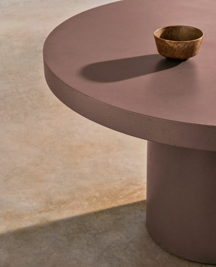 Zahradní stůl AIGUABLAVA cement v barvě terakoty