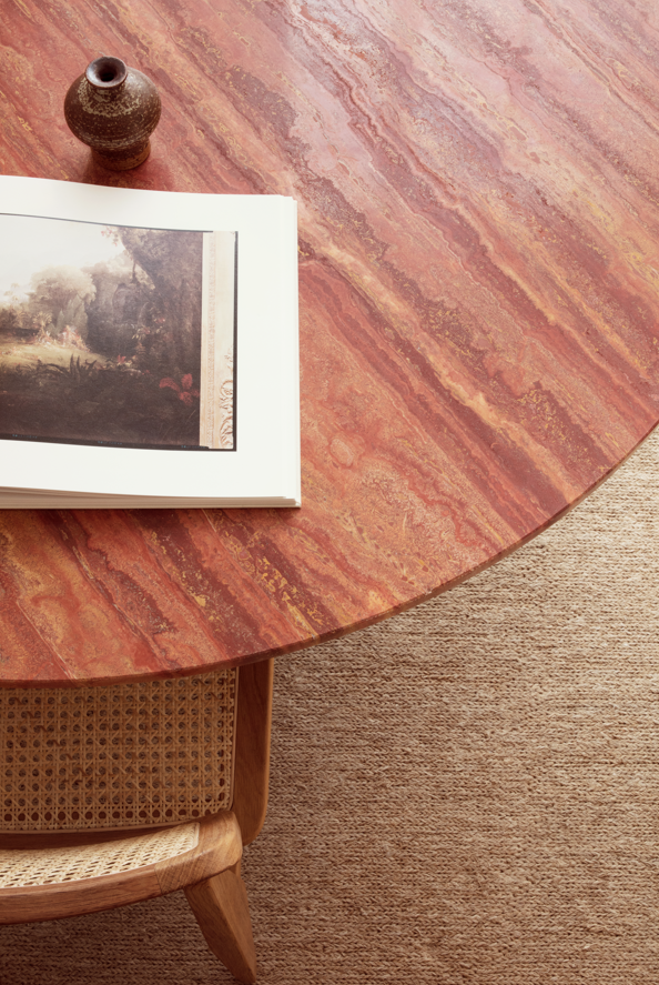 Kulatý stůl EPIC červený travertin