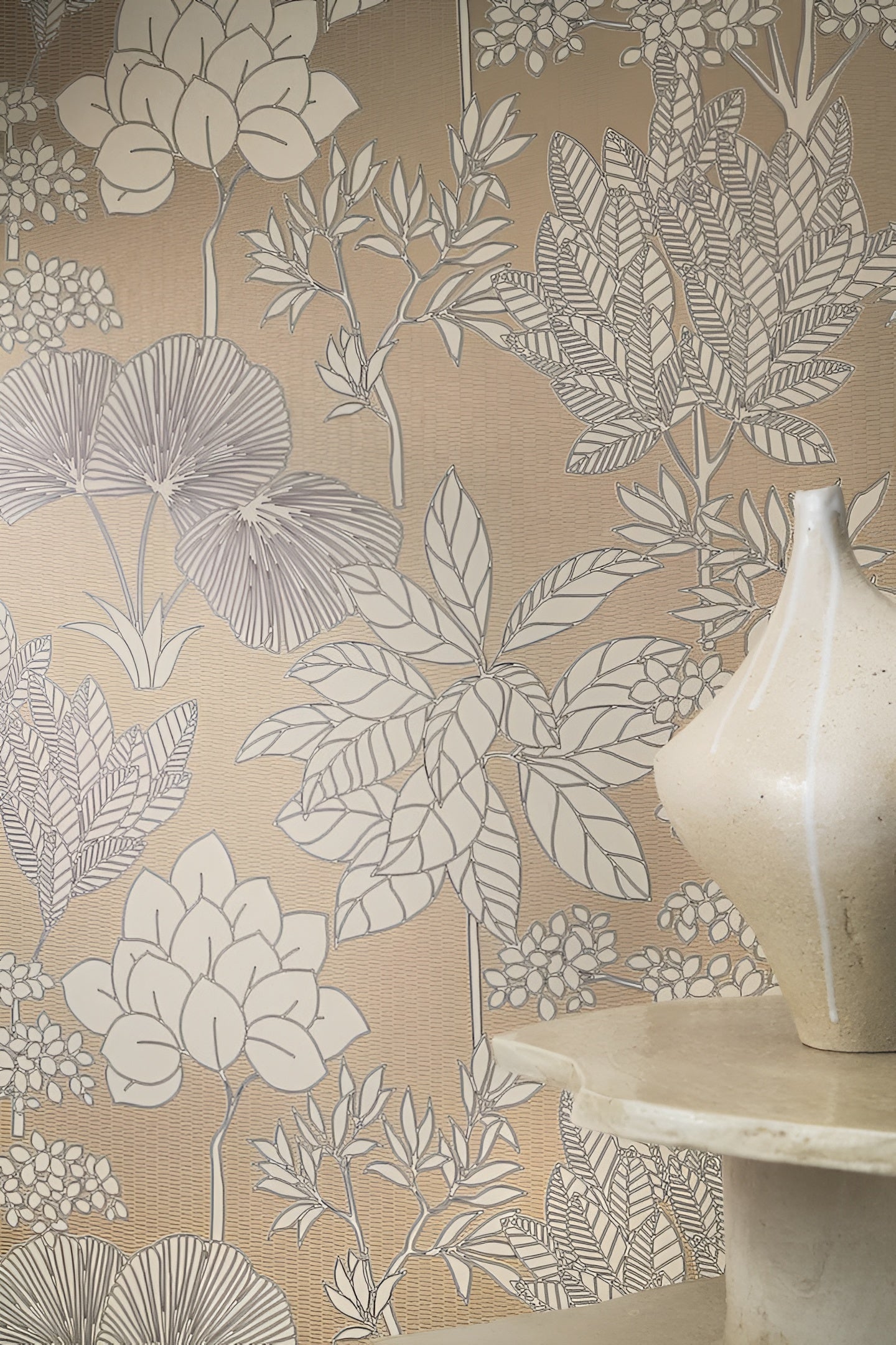Structural wallpaper with a botanical pattern of leaves and flowers INARA - SABLE beige