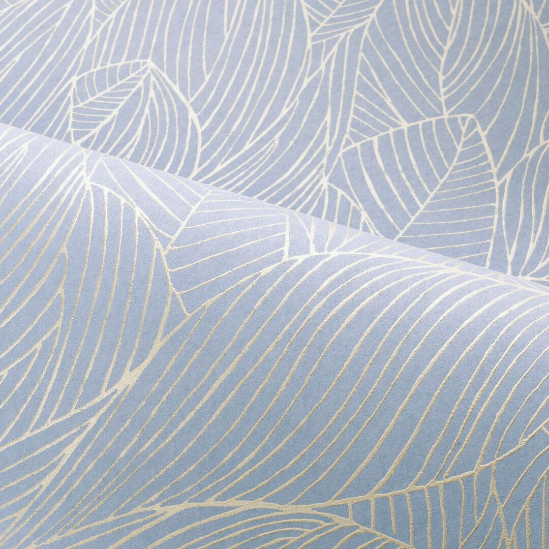Wallpaper with a plant motif of leaves featuring a metallic effect HOSTA - LILAS/DORÉ lilac with gold