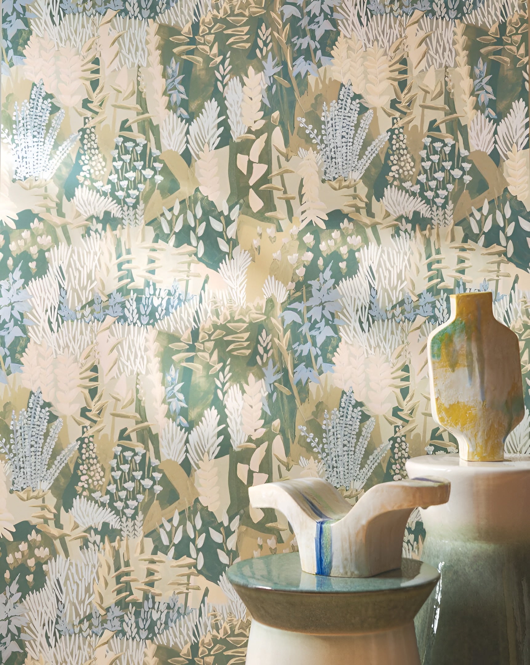 Plant-themed wallpaper with leaves and flowers ERICA - JASPE/MORDORÉ green