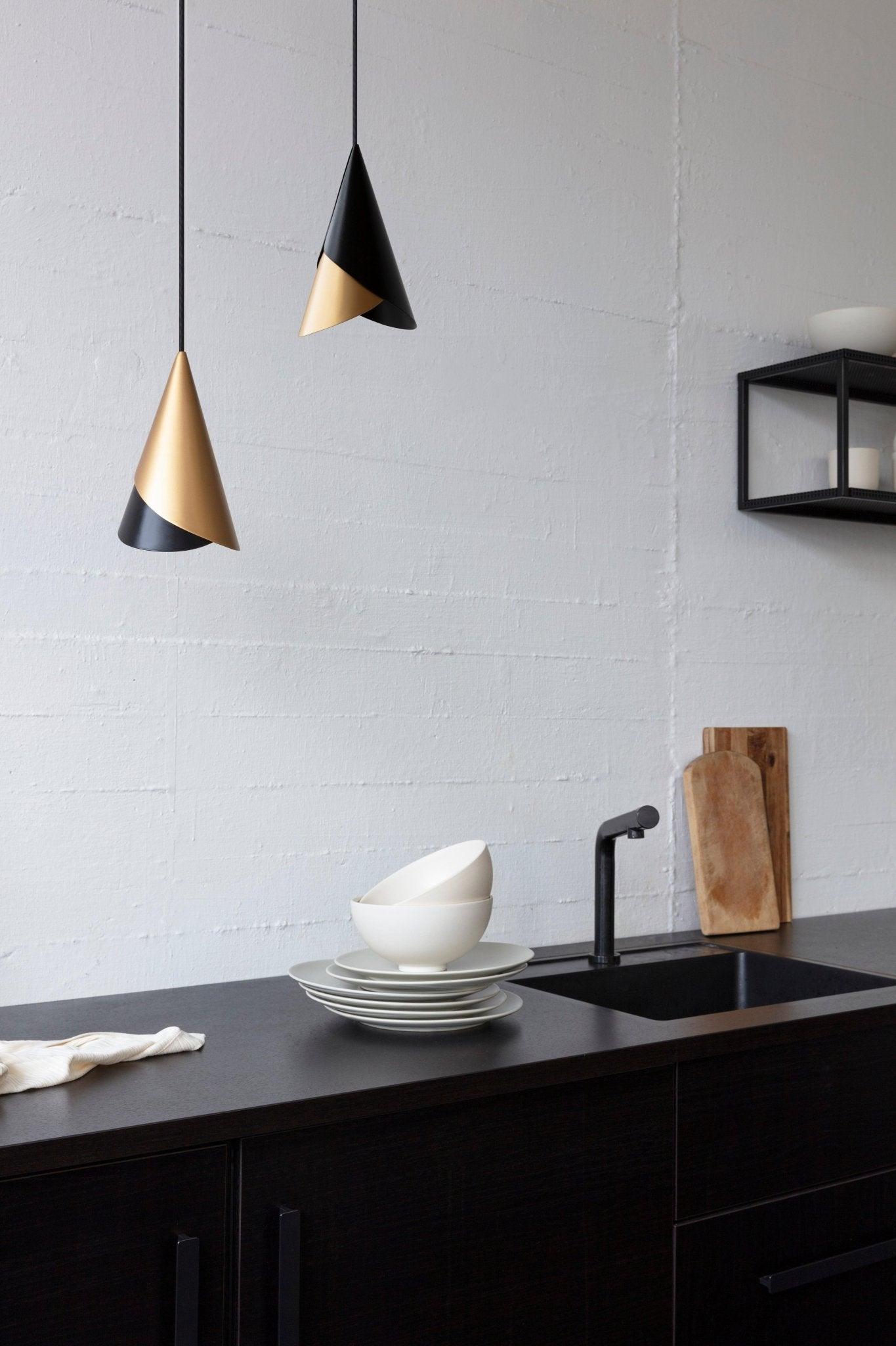 Abażur CORNET jasnoszary ze złotym UMAGE Eye on Design