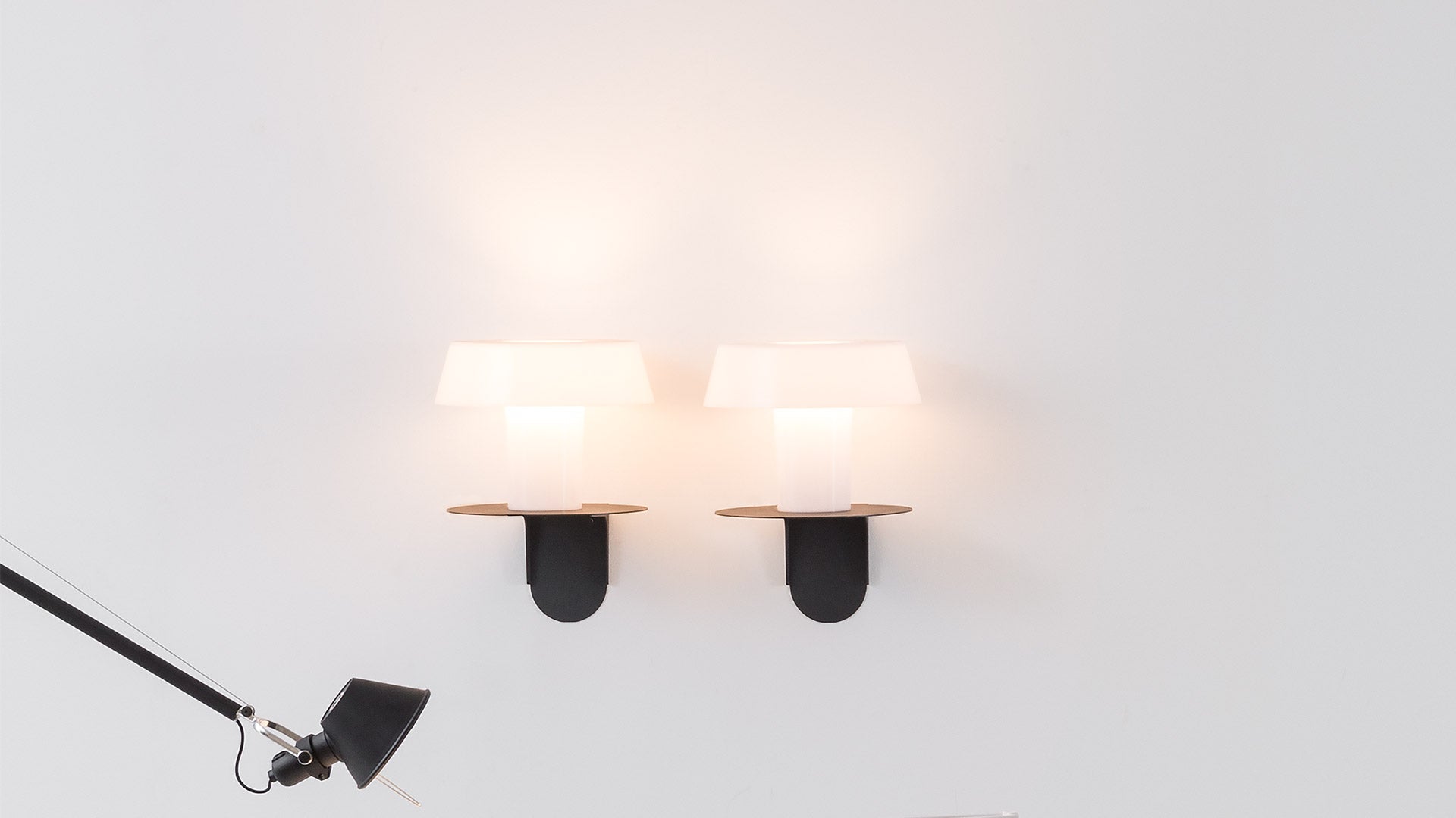 Stolní lampa AMAMI bílá