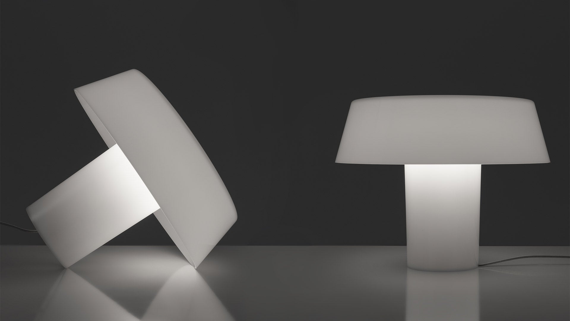 Stolní lampa AMAMI bílá