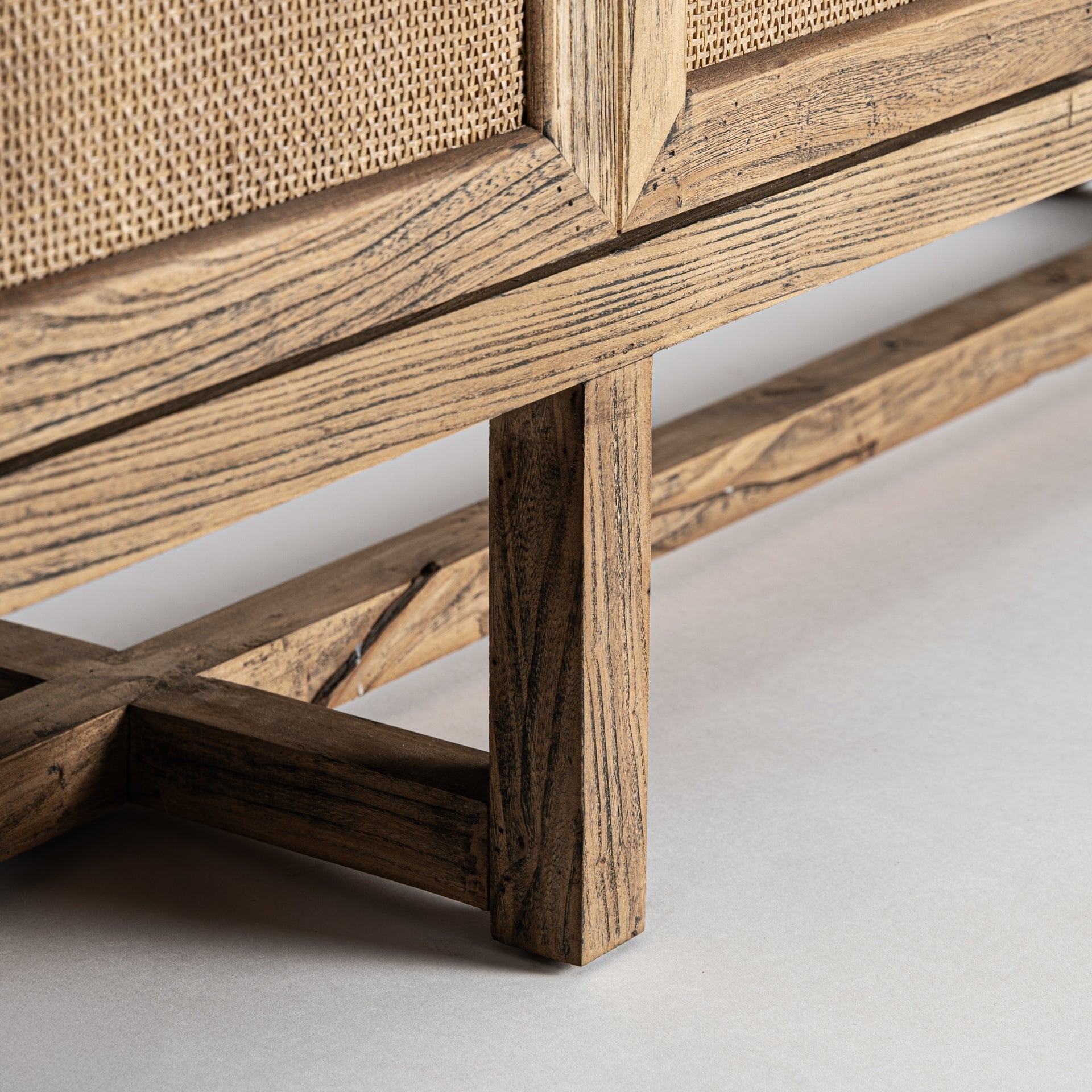 BYREMO Chest of Drawers in Elm Wood