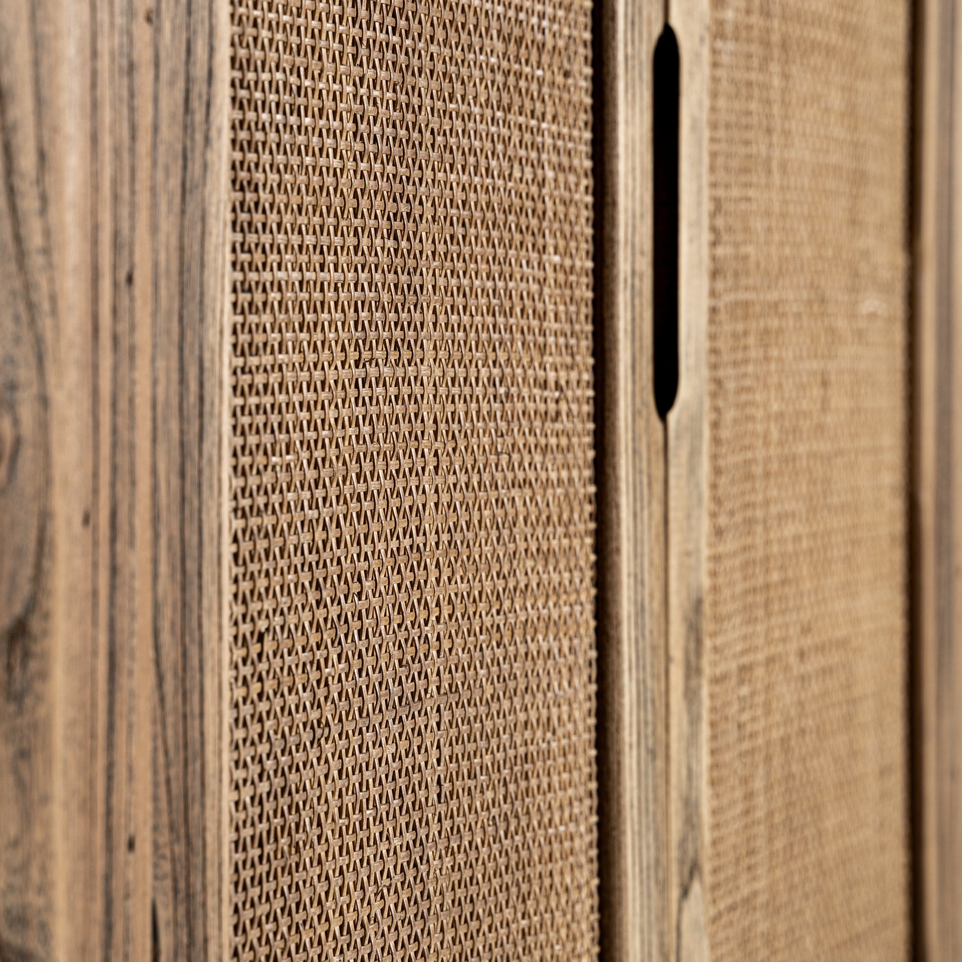 BYREMO Chest of Drawers in Elm Wood