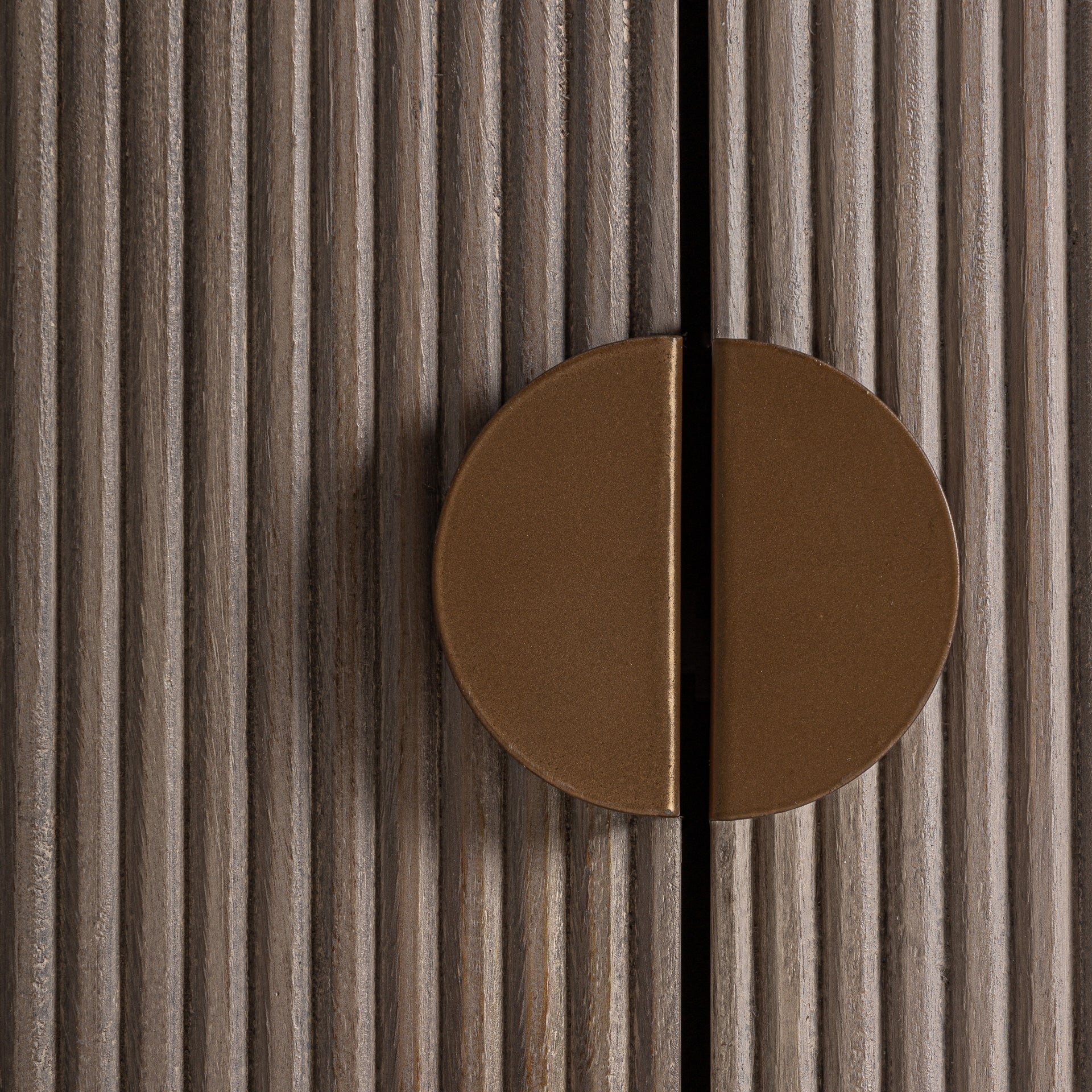 Komoda ZERF z mangového dřeva s mramorovou deskou
