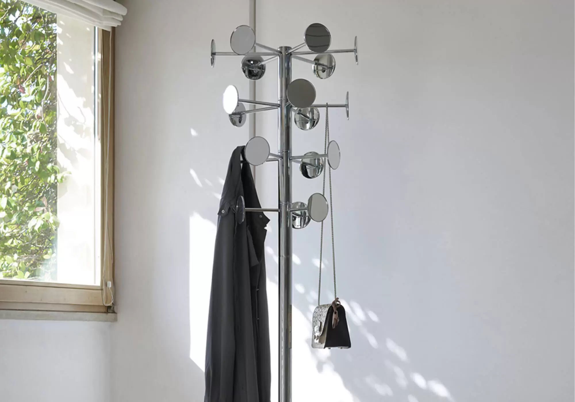CHAPERON gold standing coat rack