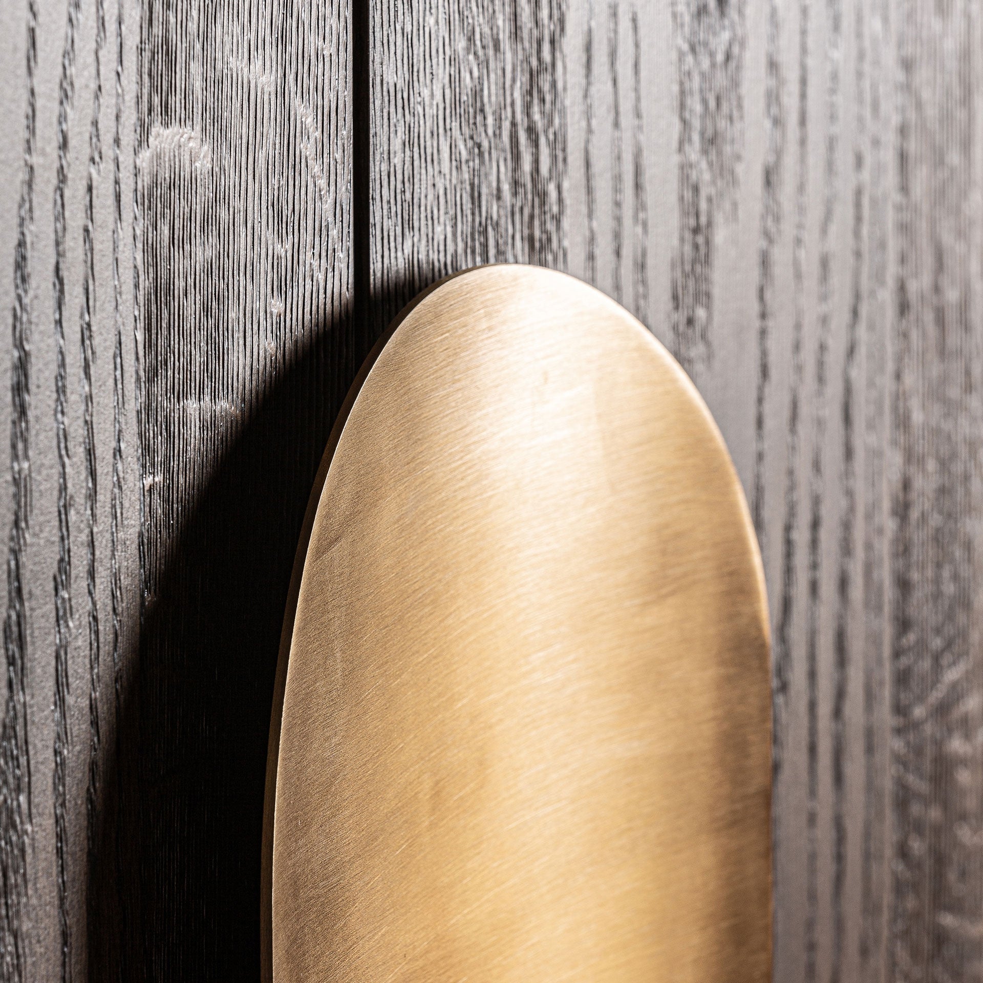 TREIGNAC wardrobe in oak wood with a gold base