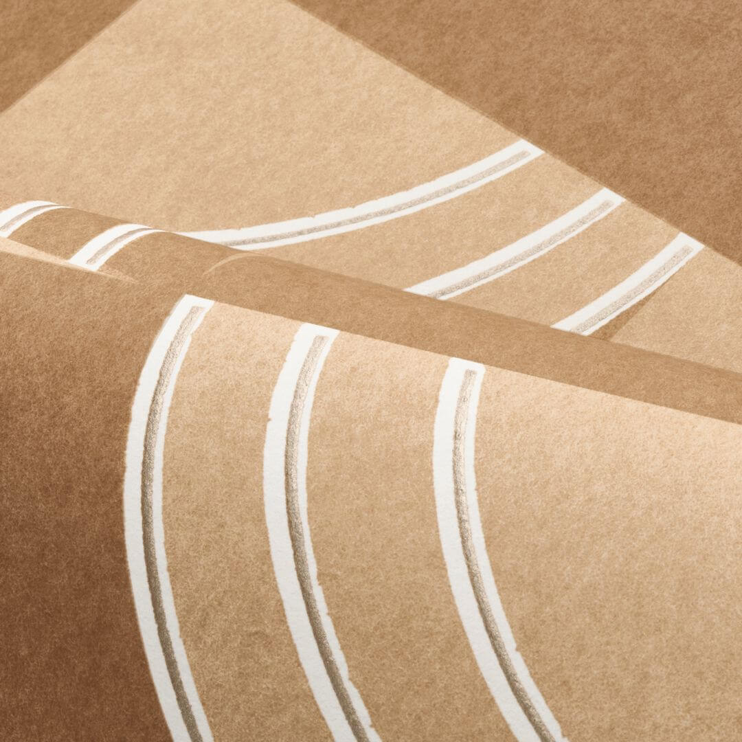 Non-woven wallpaper with a geometric pattern ANNÉES 30 - MORDORÉ caramel brown