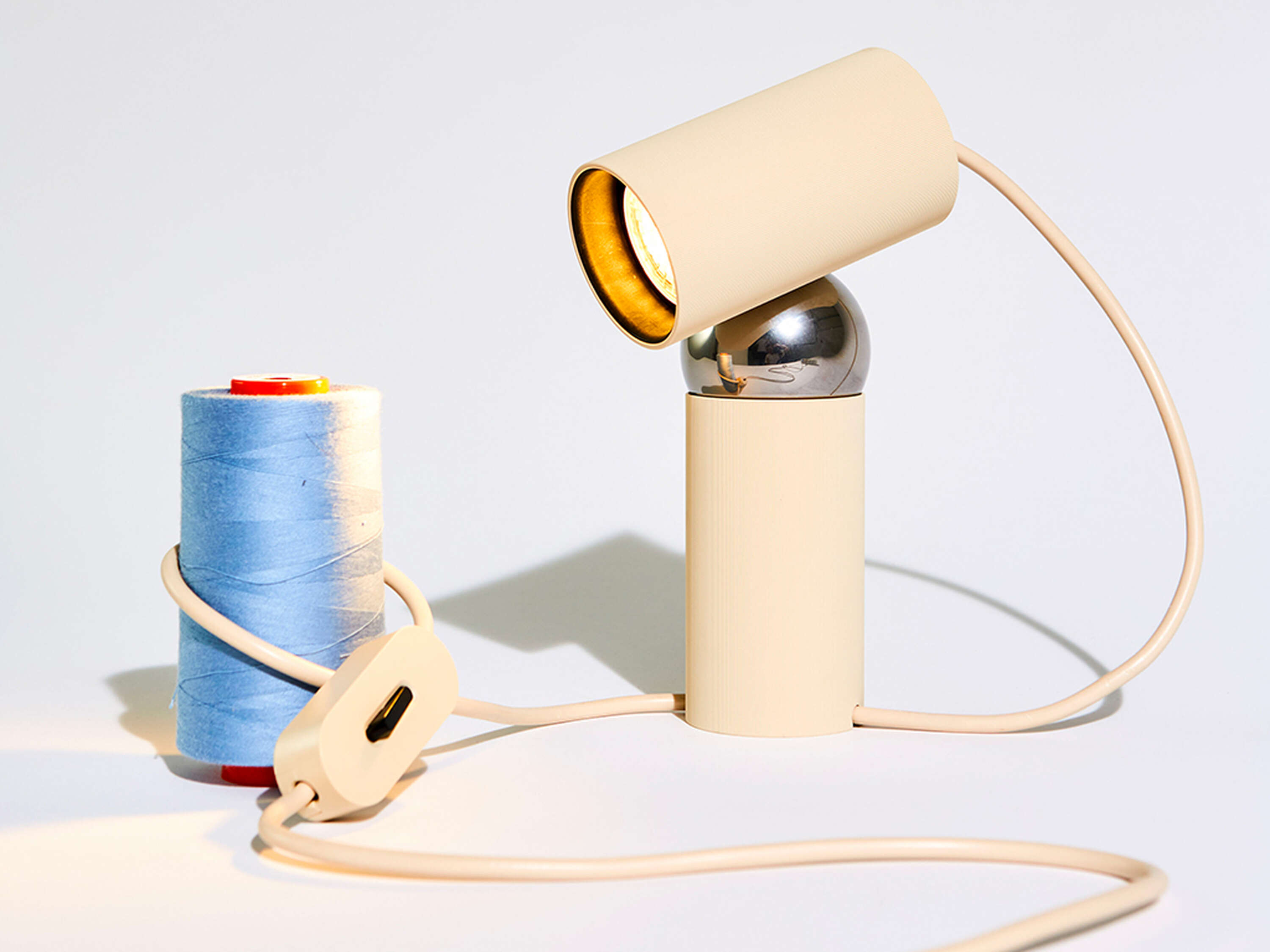 Stolní lampa BILBOQUET krémová