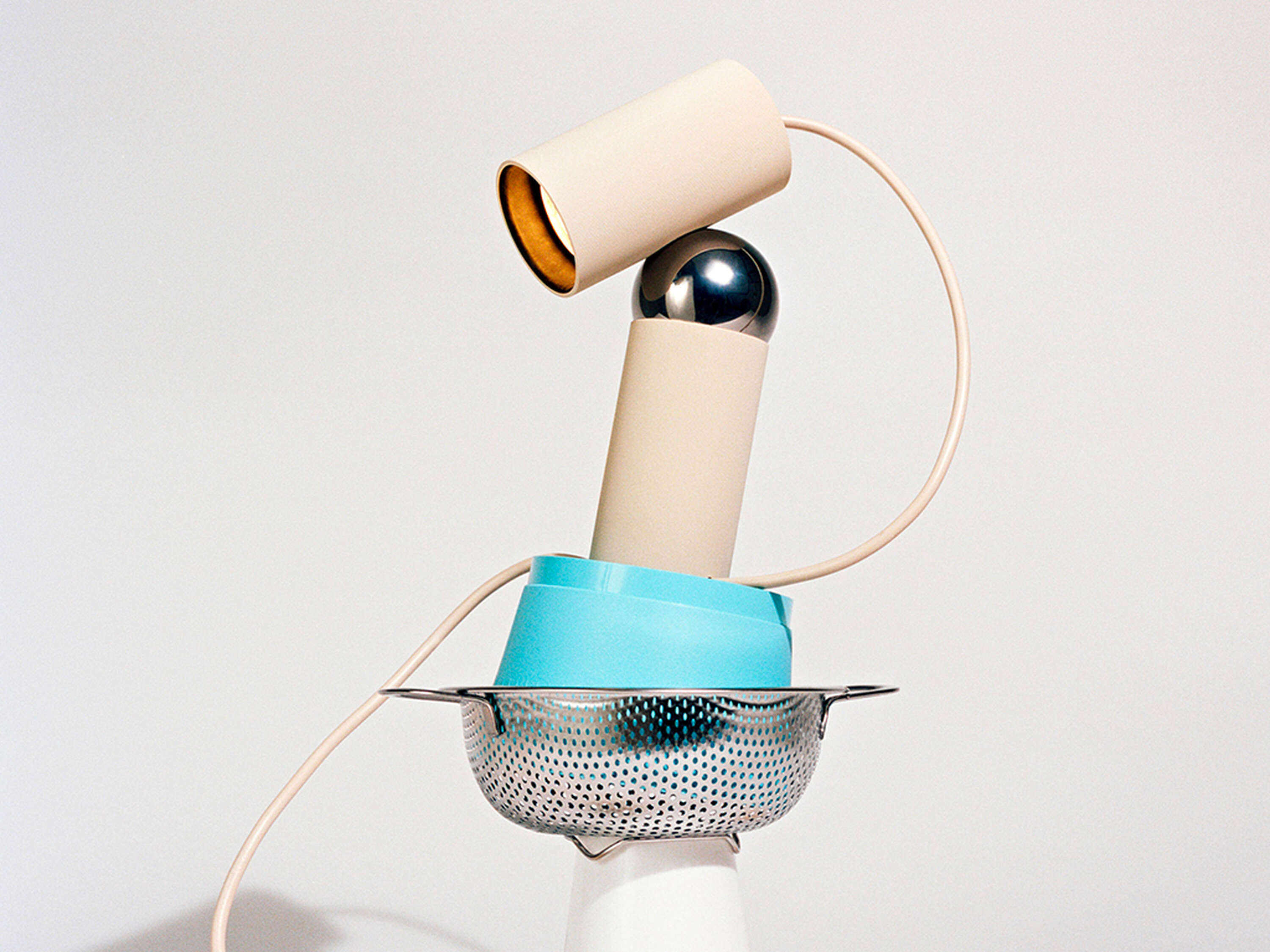 Stolní lampa BILBOQUET krémová