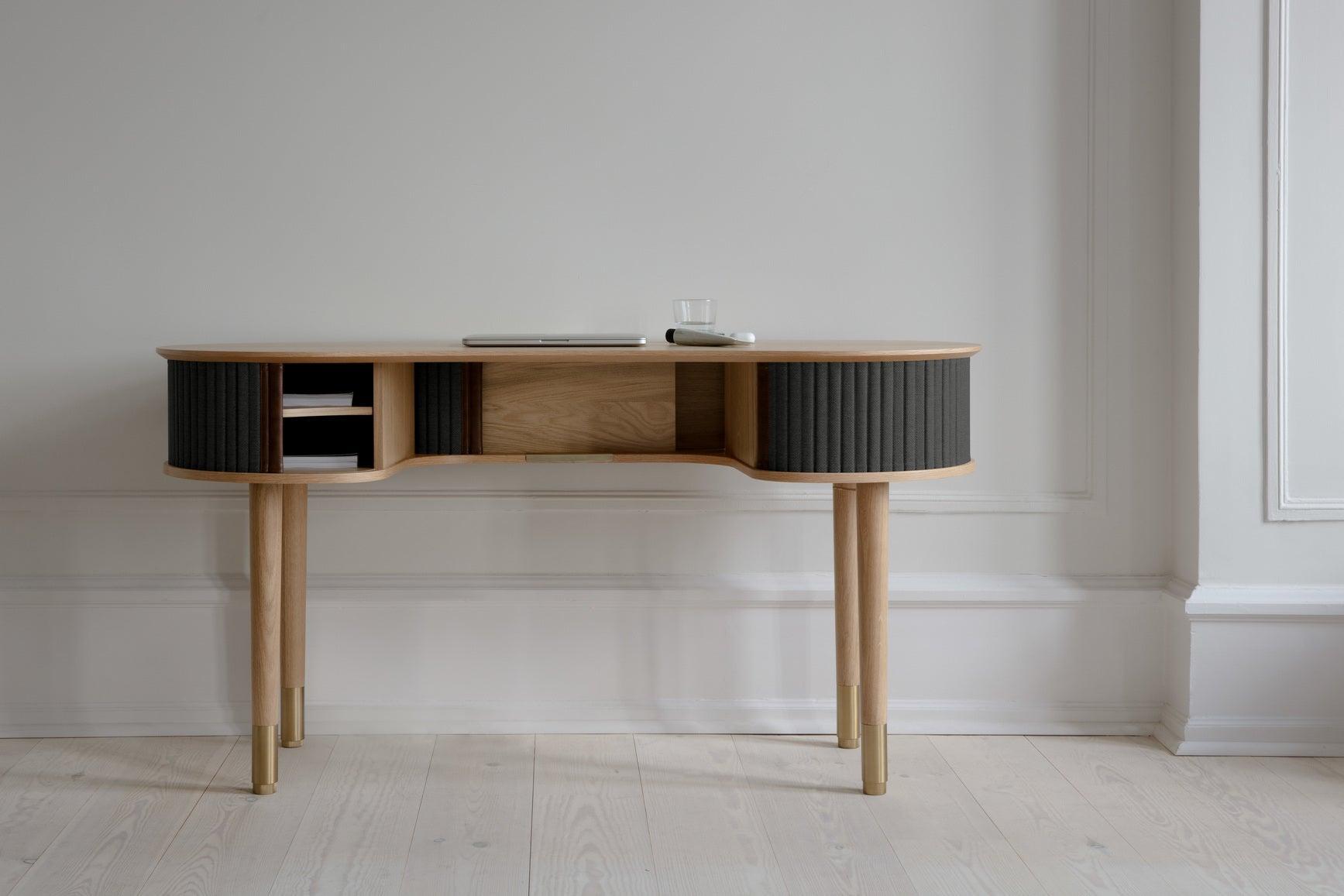 Biurko AUDACIOUS antracytowy z dębem UMAGE Eye on Design