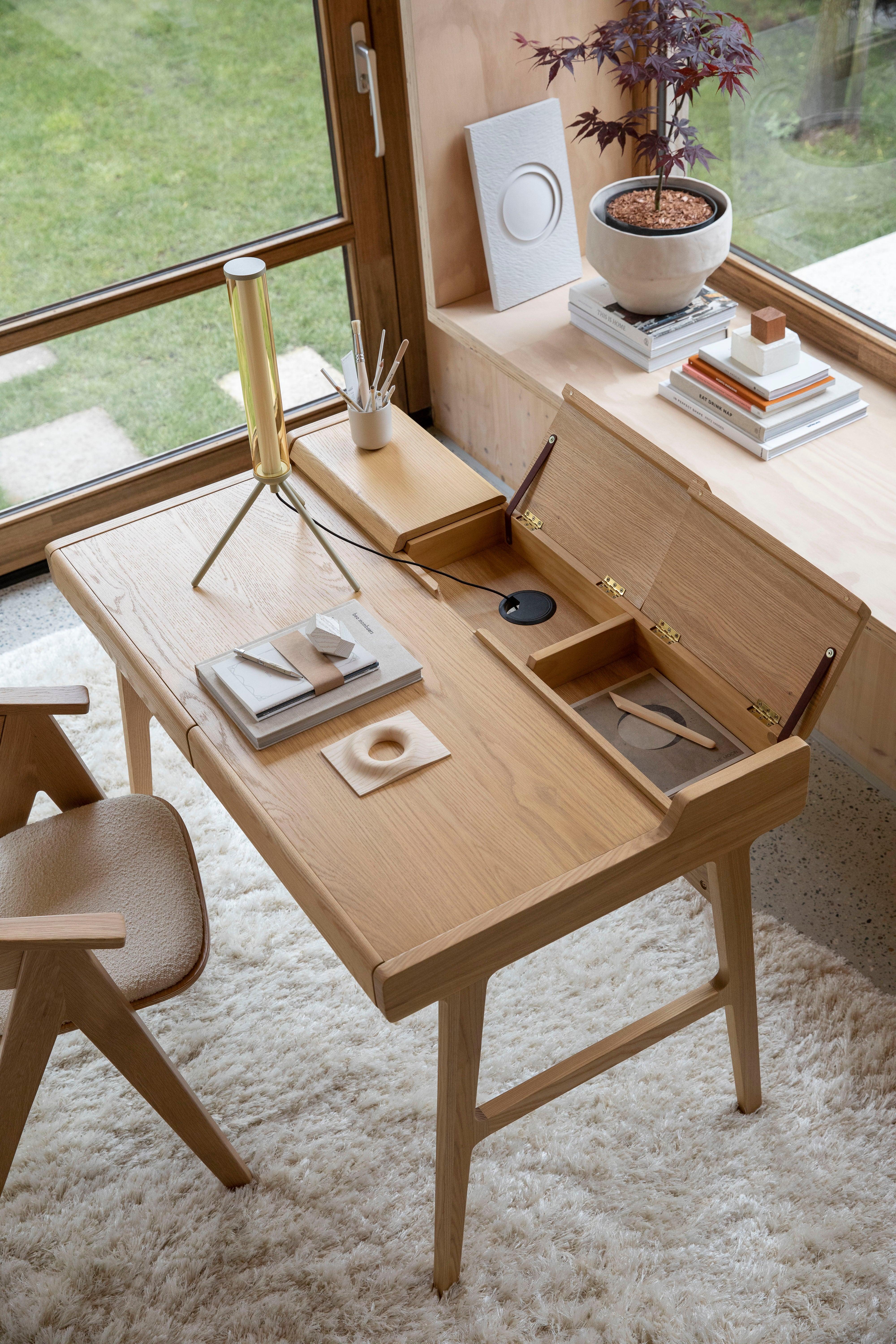 Biurko KAAT drewno dębowe Zuiver Eye on Design