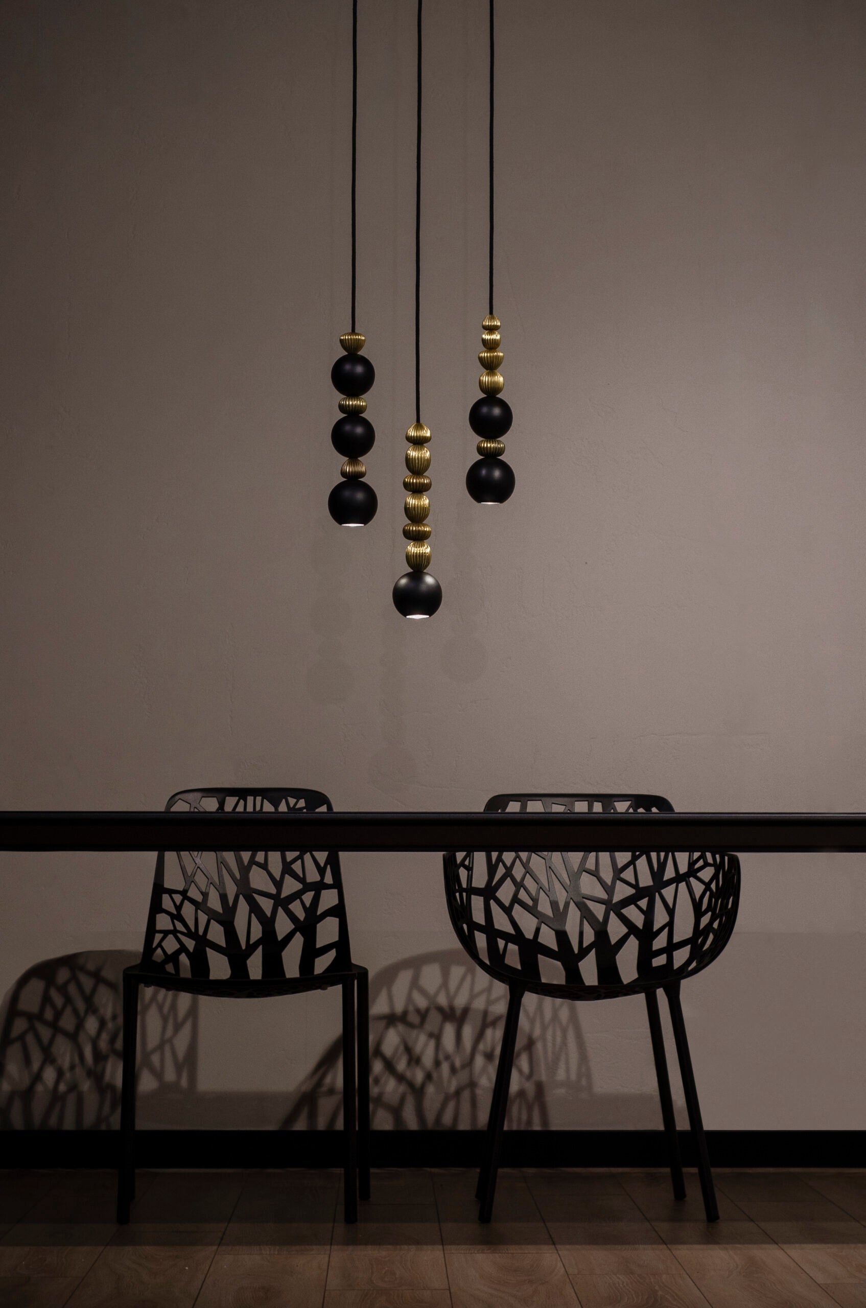 Závěsná lampa BOLA QUEEN mosazná