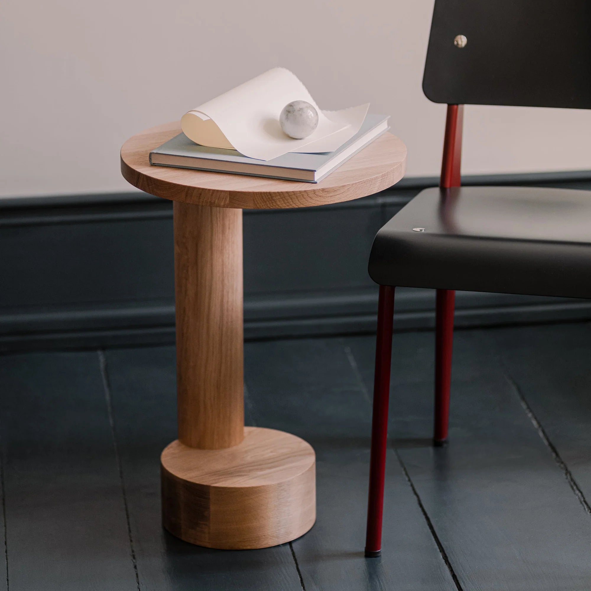 Boční stolek BOLD z dubového dřeva