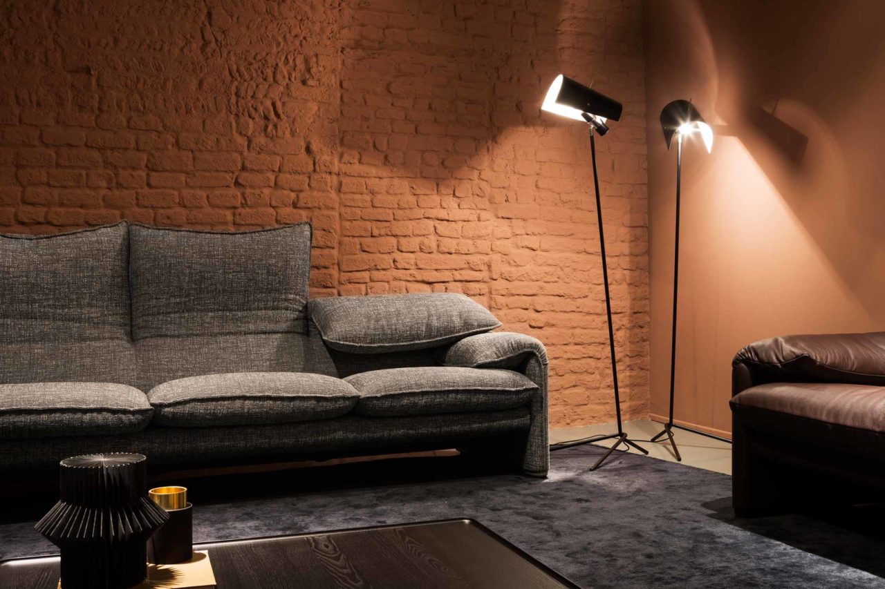 CLARITAS black reading floor lamp
