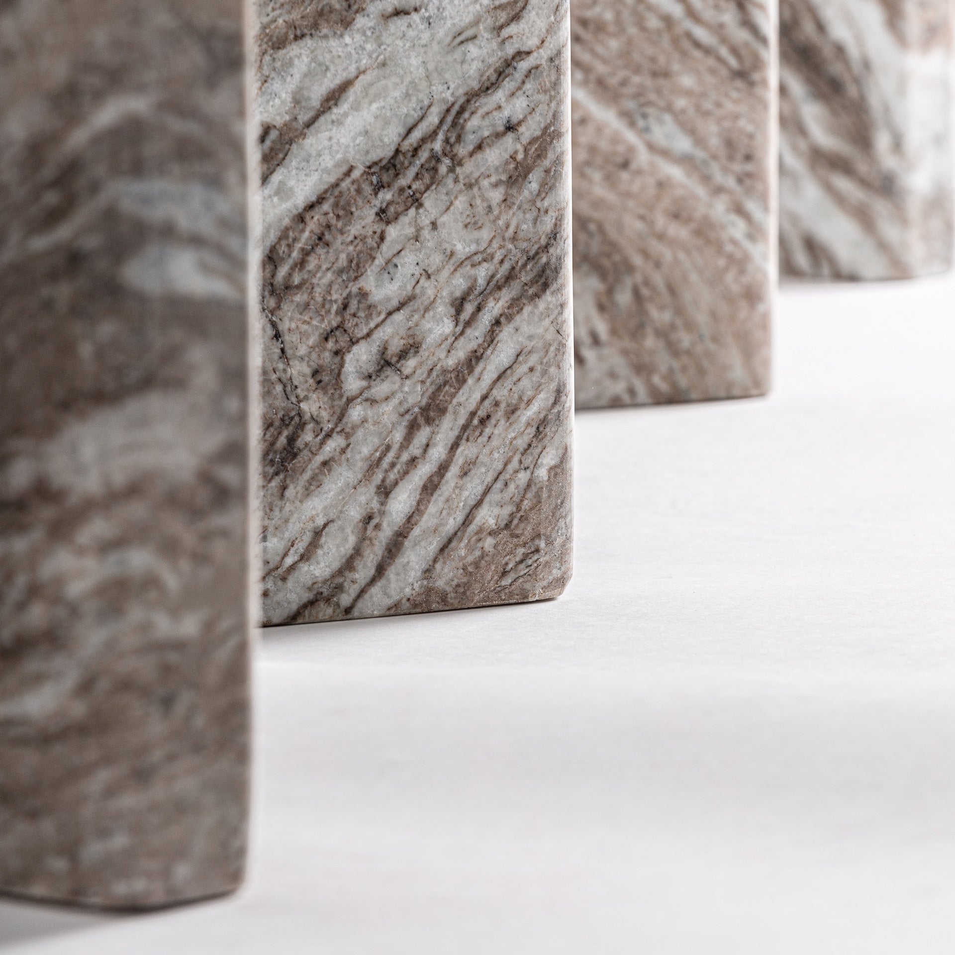 LEGSBY Marble Console