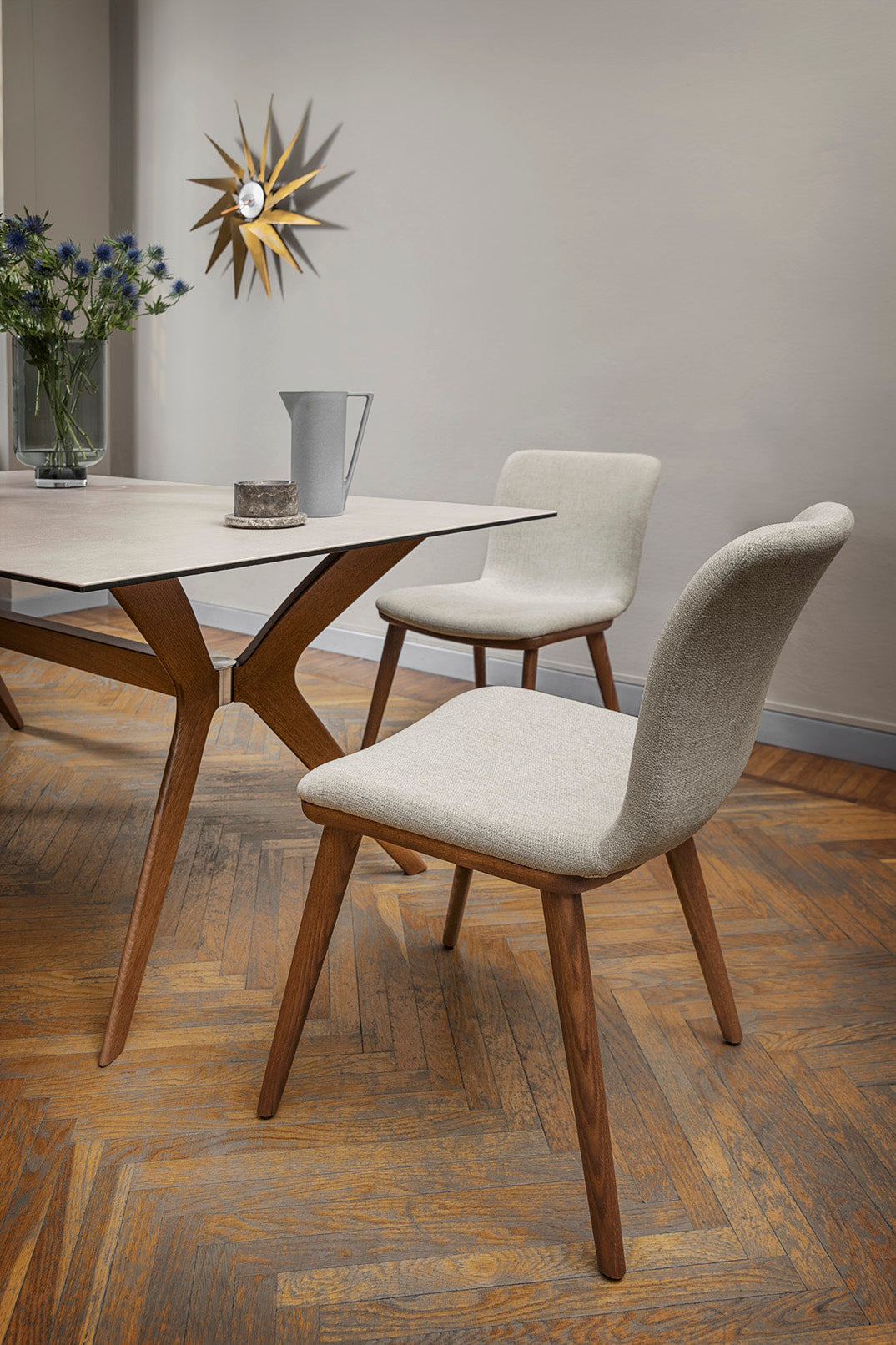 ANNIE upholstered chair with walnut base