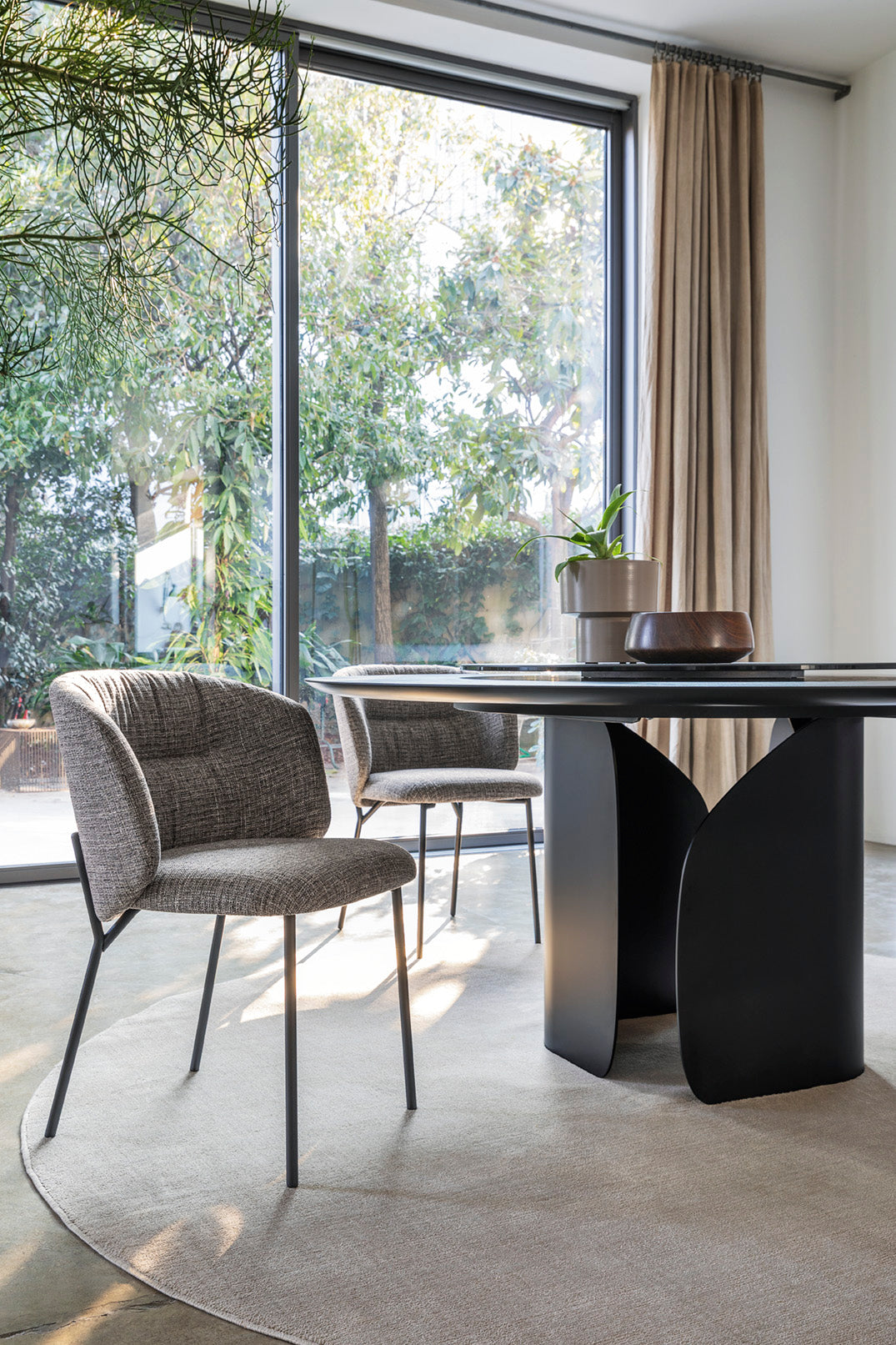 SWEEL upholstered chair with black metal base