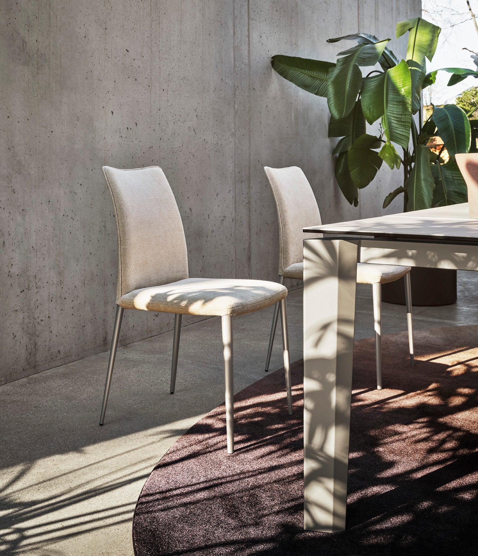 Rozkládací stůl DELTA šedá deska s černým podstavcem