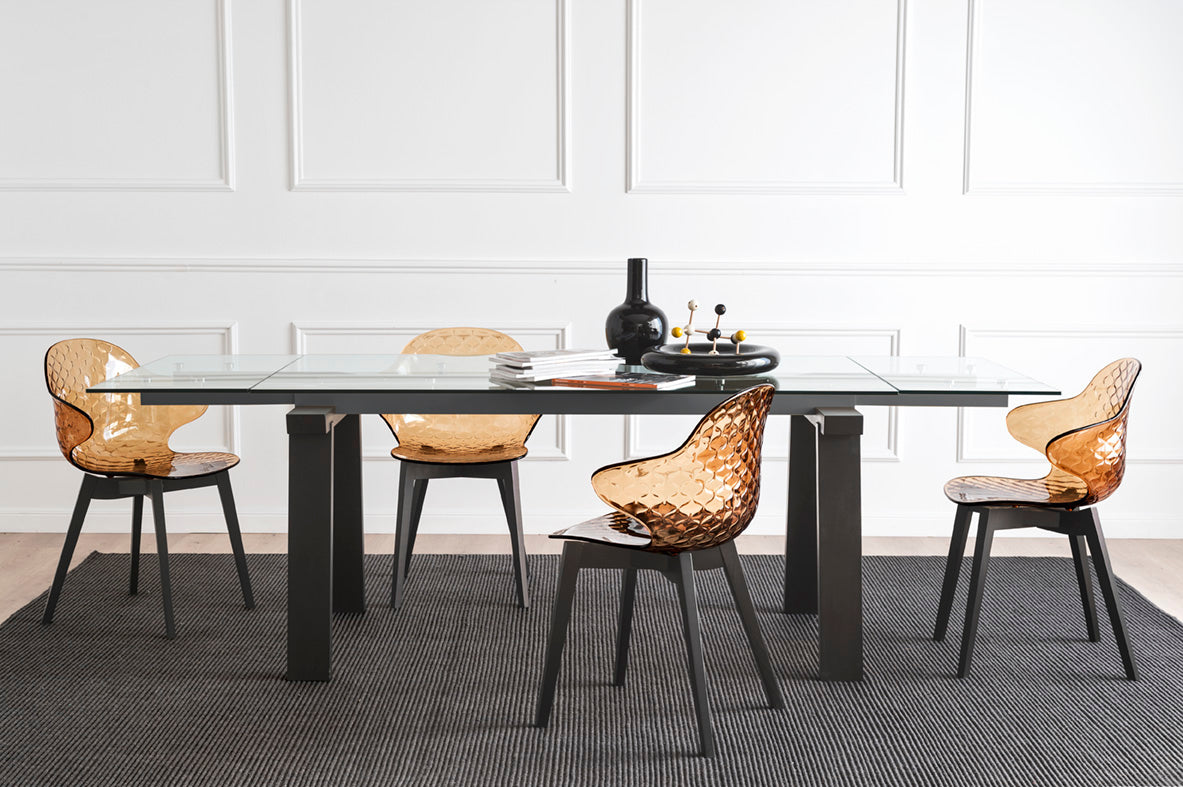 Rozkládací stůl LEVANTE se skleněnou deskou a grafitovou základnou