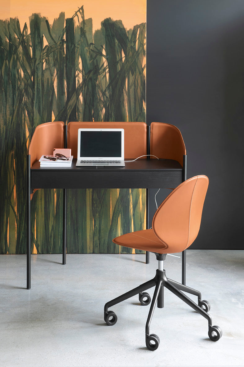 Černý psací stůl BIBLIO s ořechovým dřevem