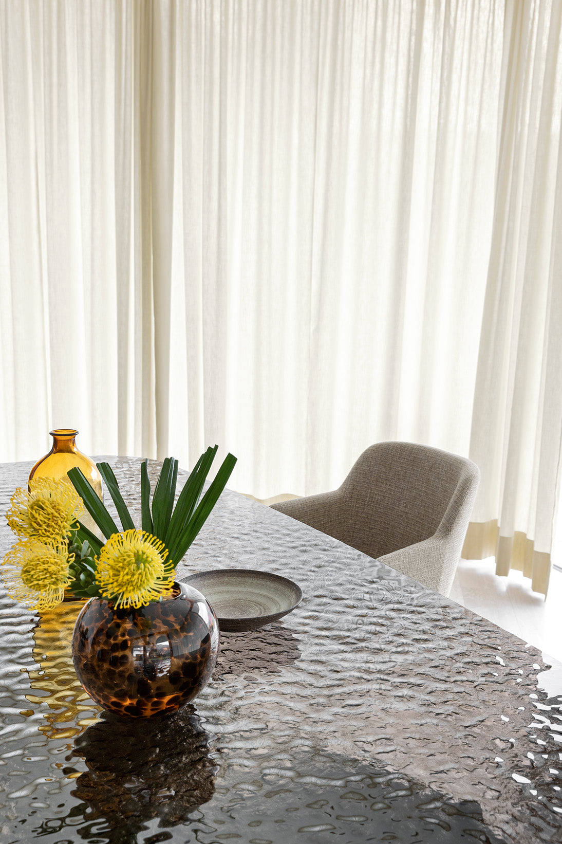 BREEZE table with glass top and black base