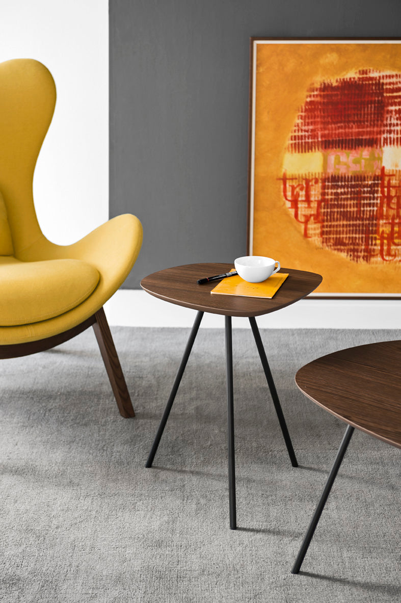 Hnědý boční stolek TWEET